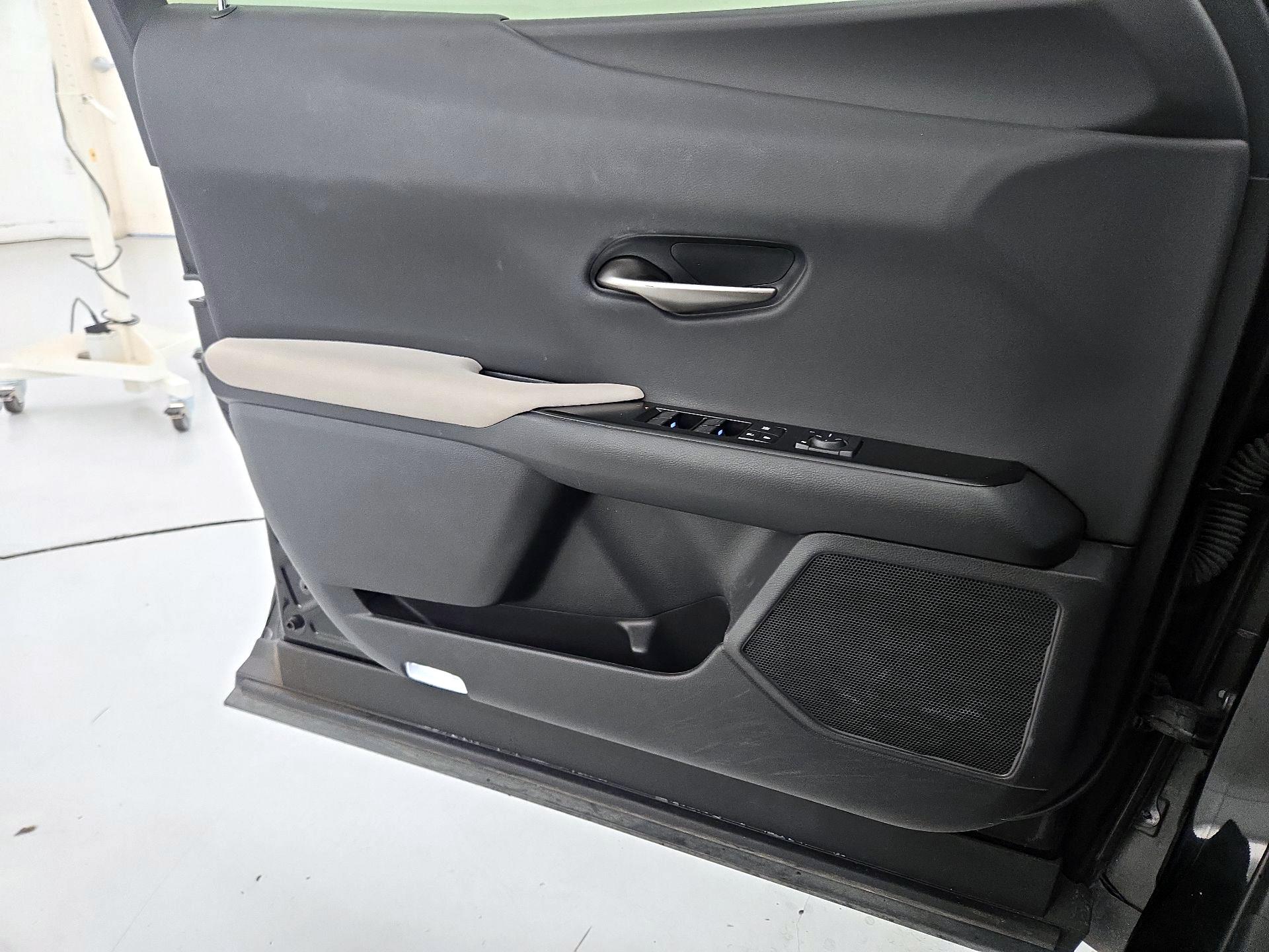 Thumbnail: 2023 Lexus UX - 12