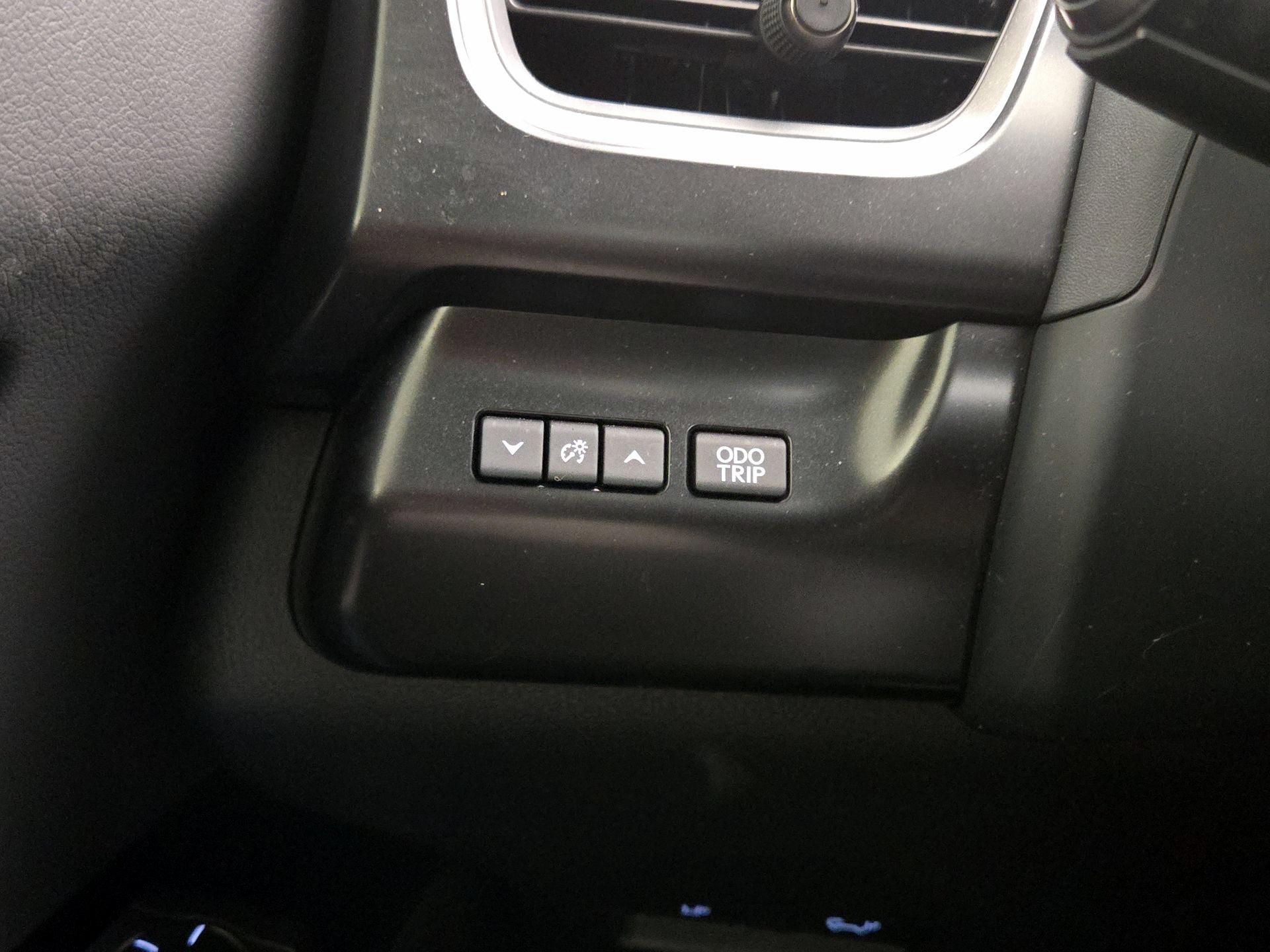 Thumbnail: 2023 Lexus UX - 13