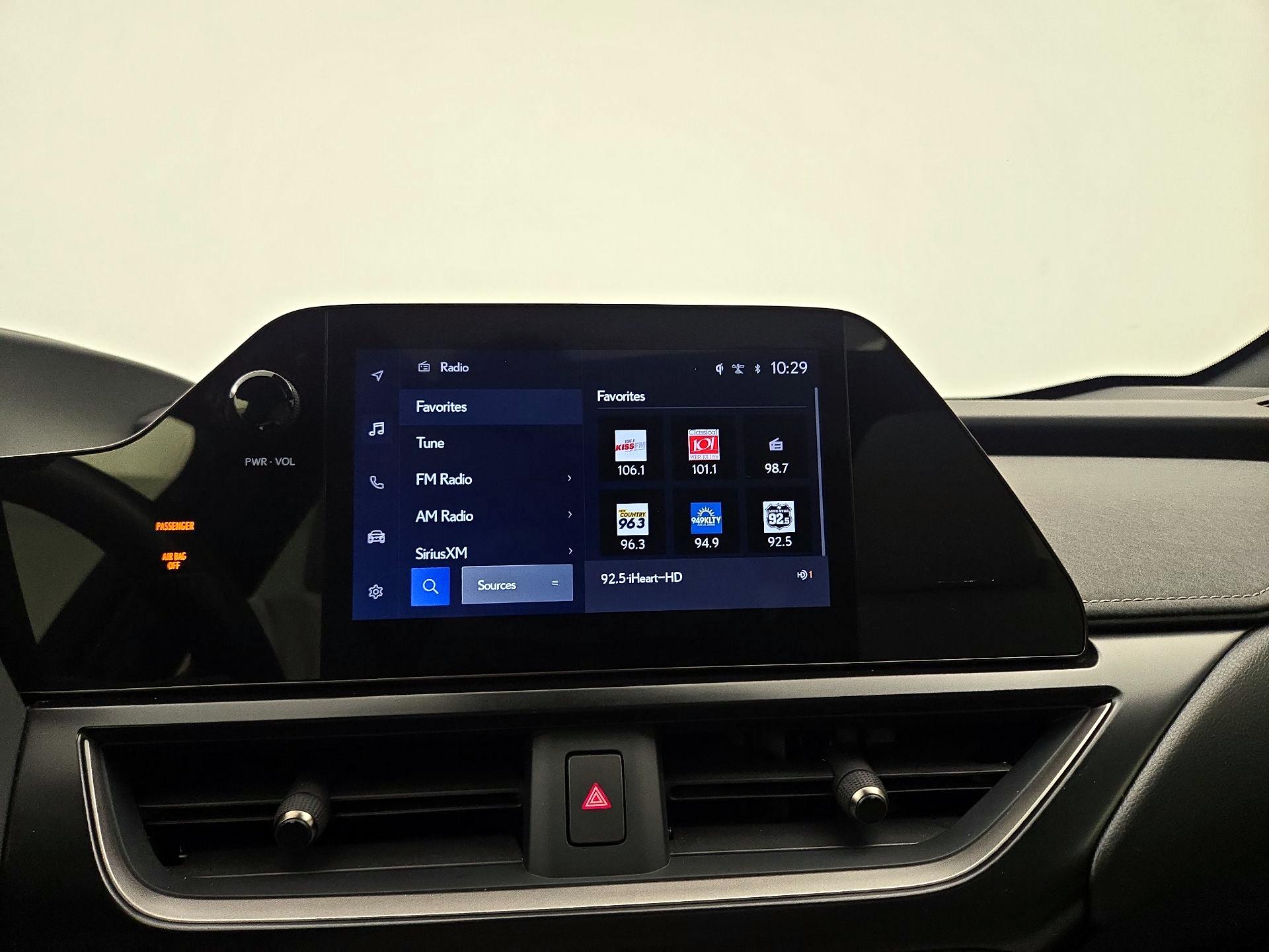 Thumbnail: 2023 Lexus UX - 15