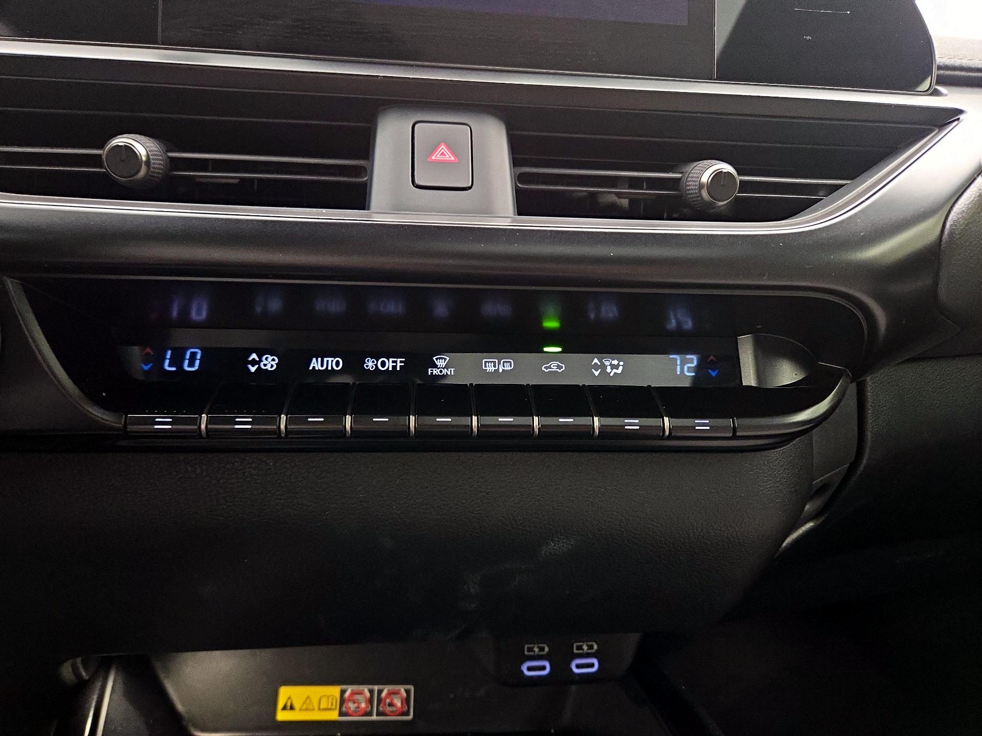 Thumbnail: 2023 Lexus UX - 16