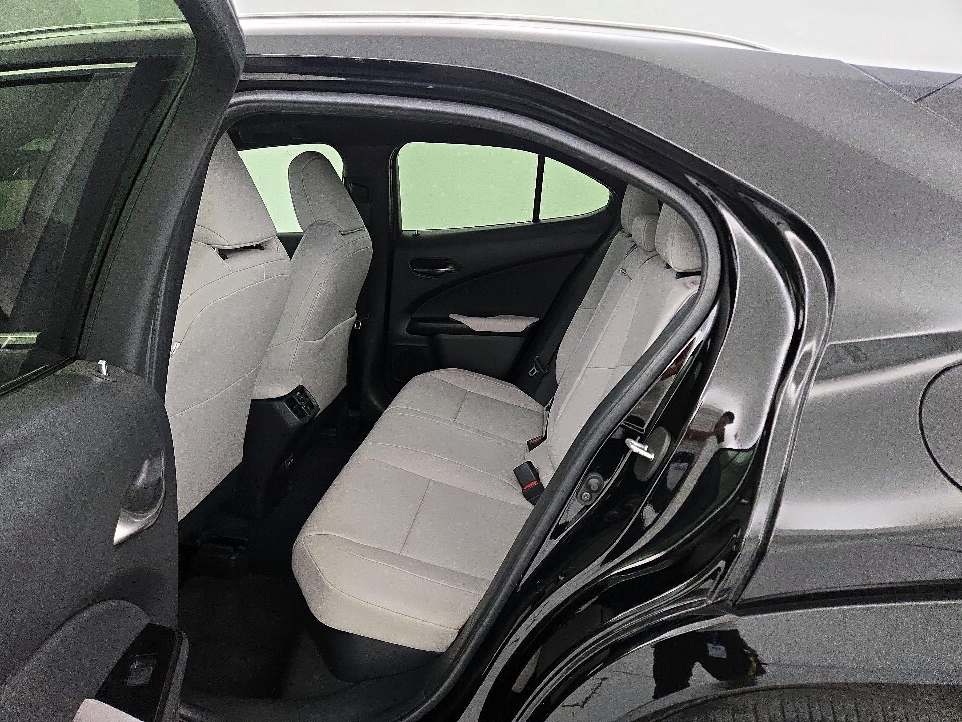 Thumbnail: 2023 Lexus UX - 20