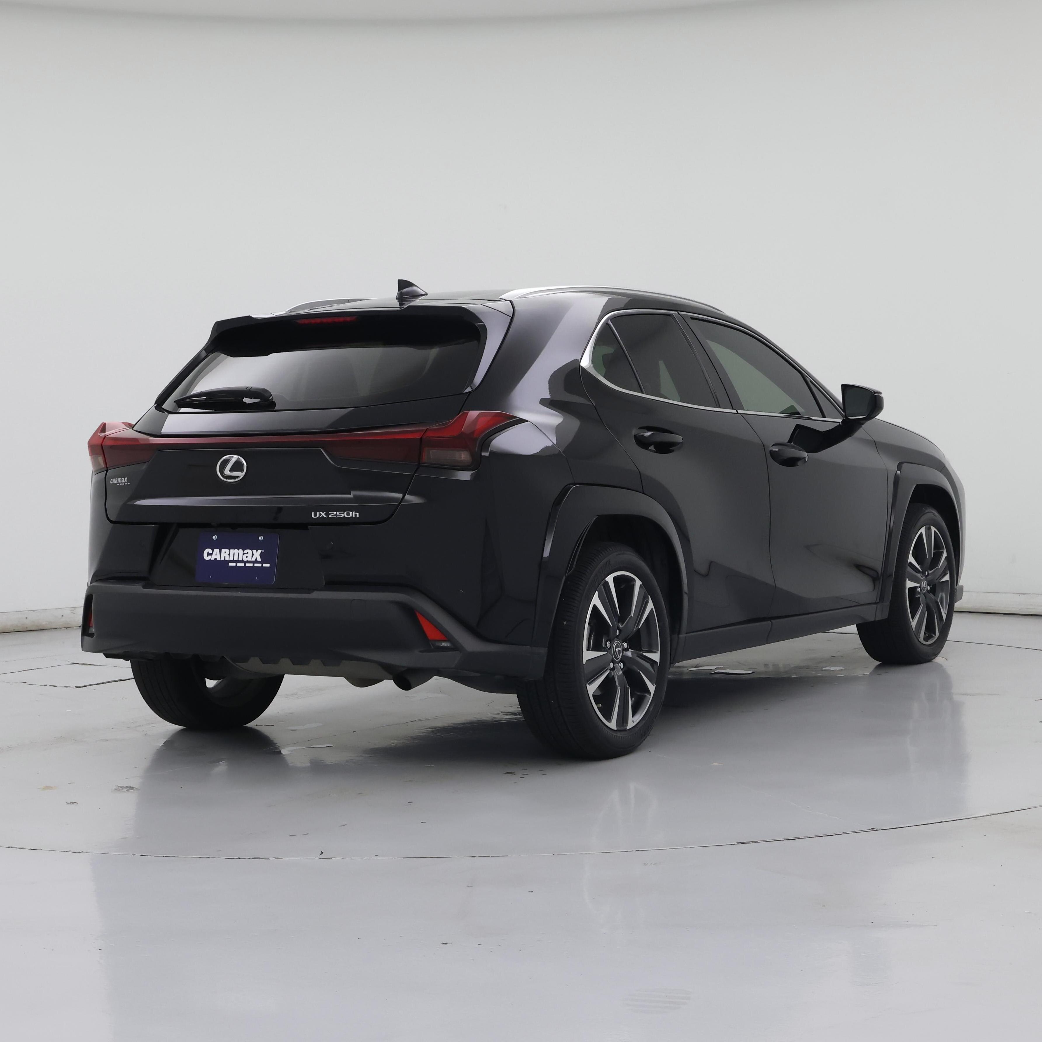 Thumbnail: 2023 Lexus UX - 8