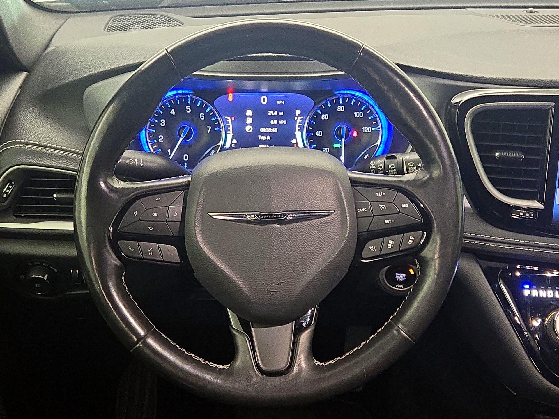 Thumbnail: 2021 Chrysler Pacifica - 10