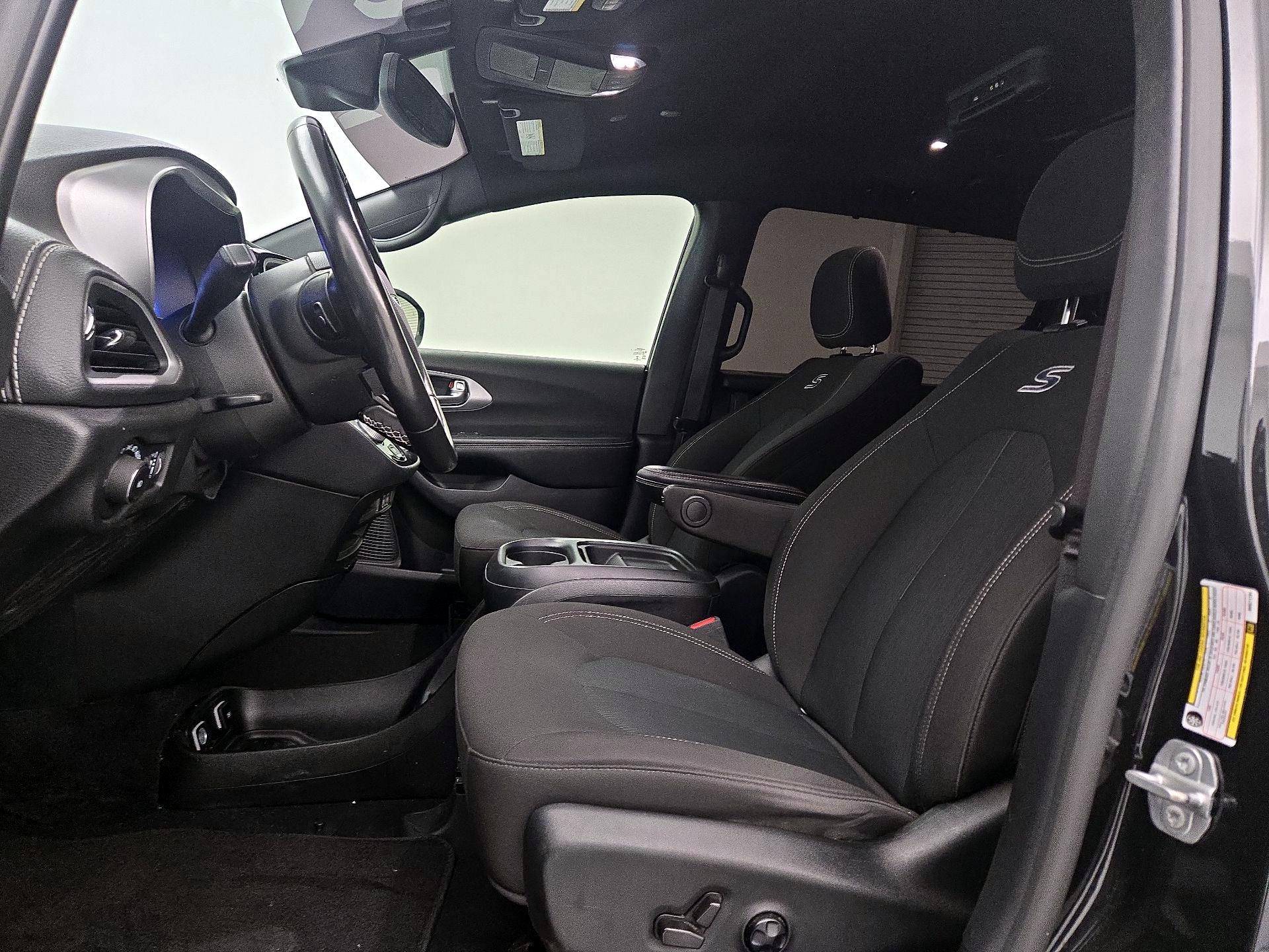 Thumbnail: 2021 Chrysler Pacifica - 11