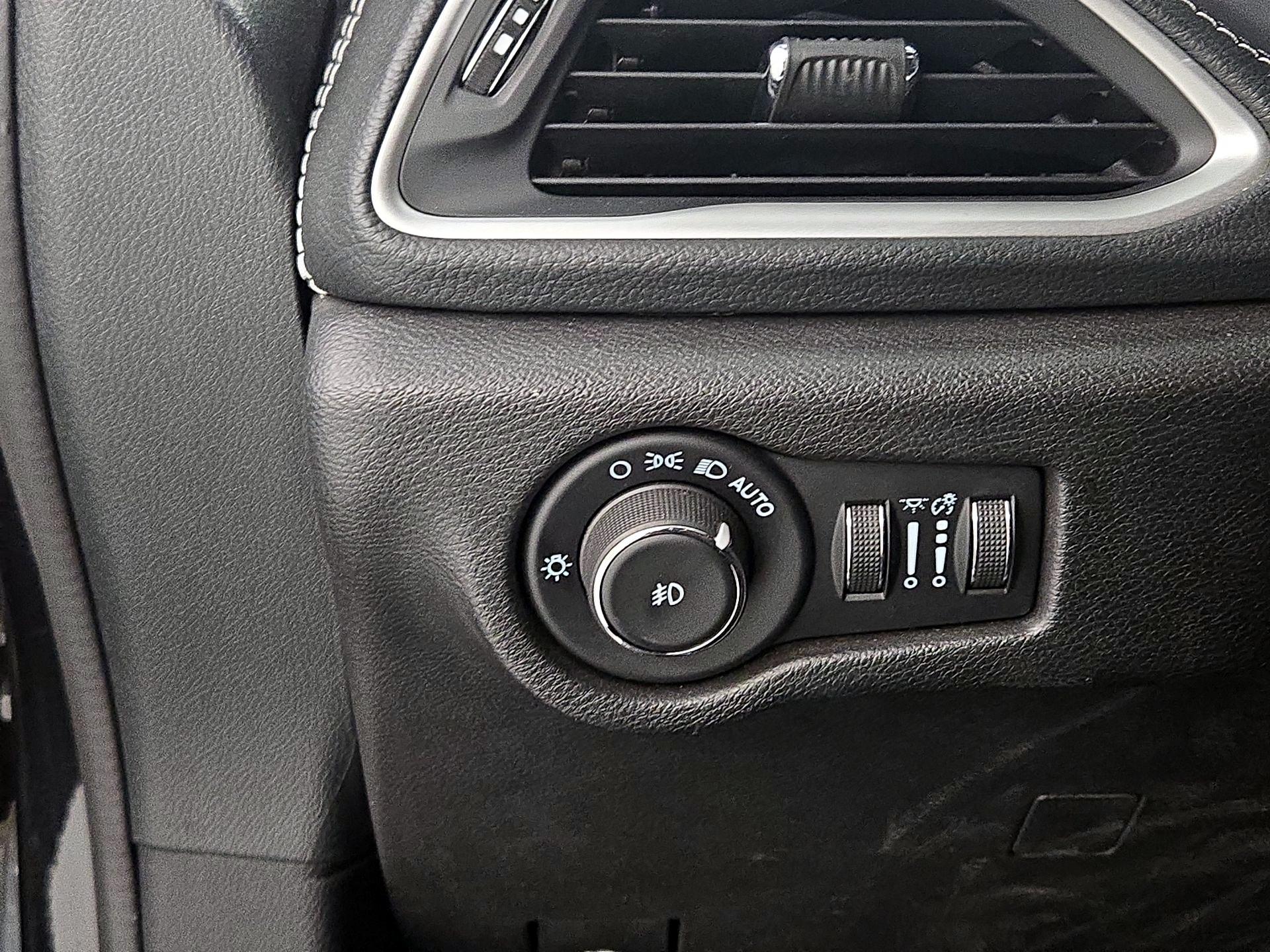 Thumbnail: 2021 Chrysler Pacifica - 13