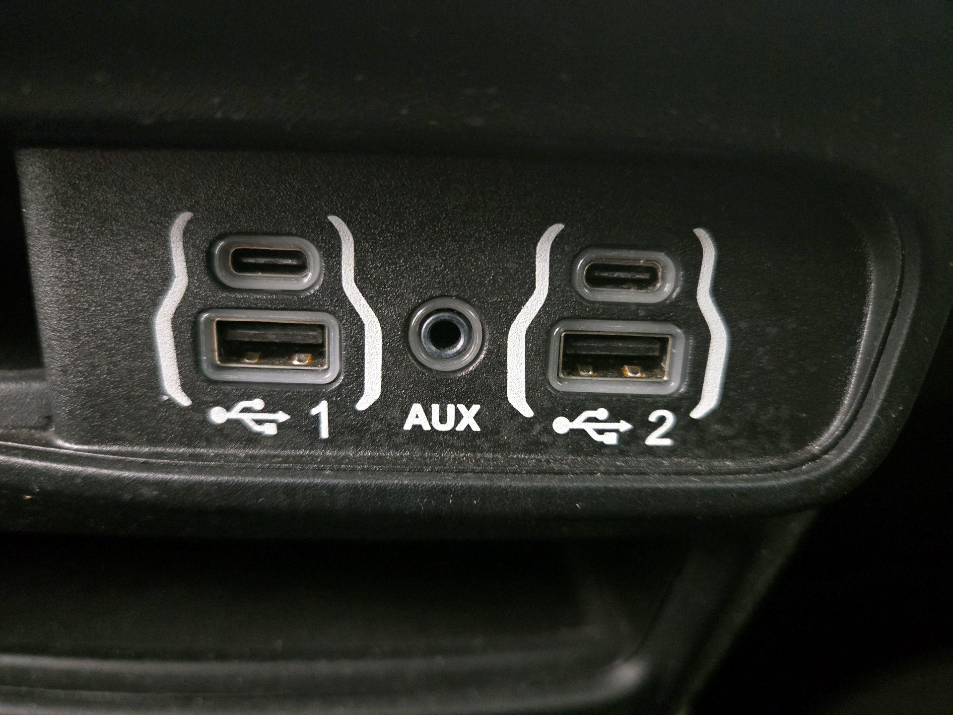 Thumbnail: 2021 Chrysler Pacifica - 18