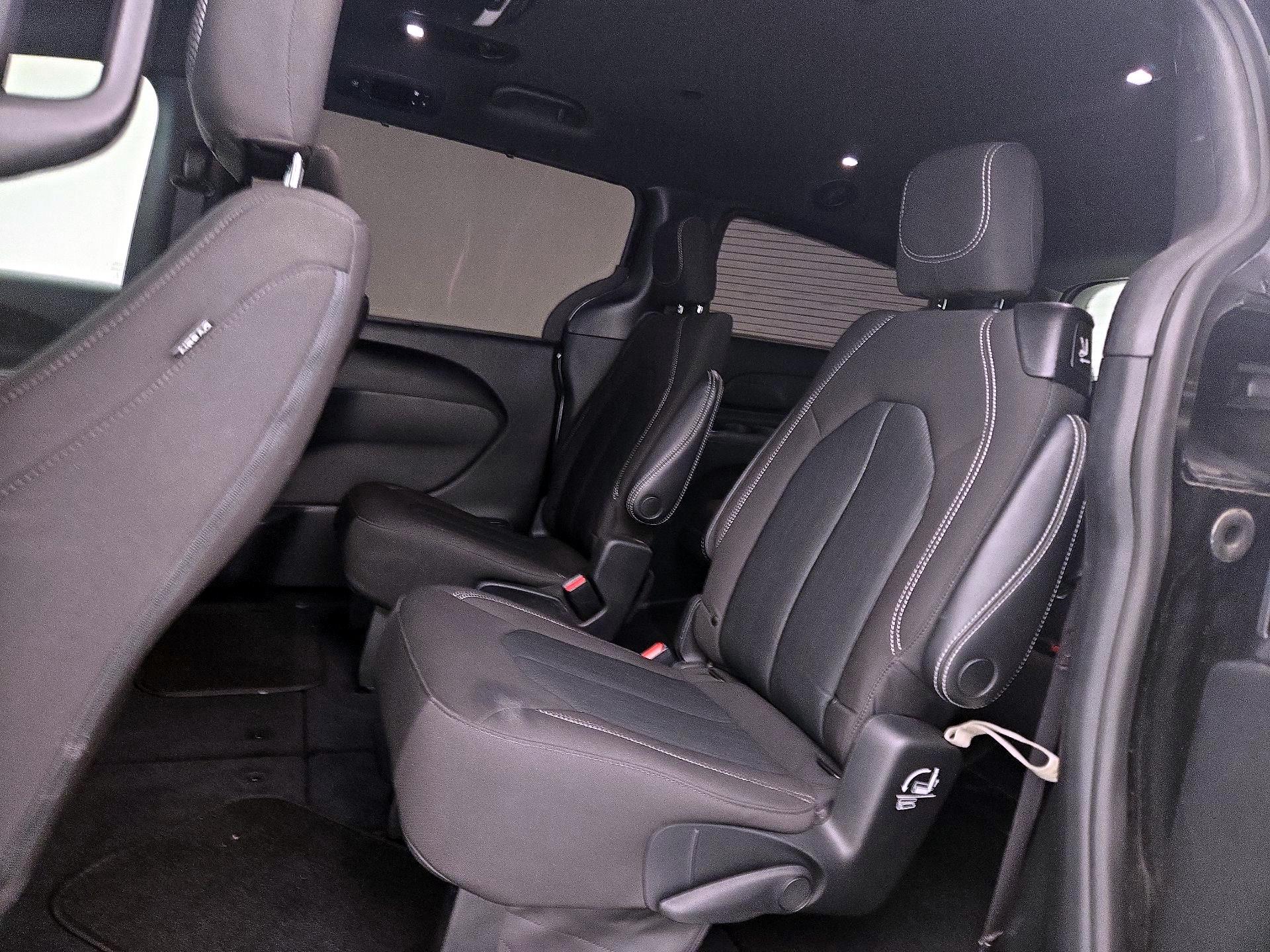 Thumbnail: 2021 Chrysler Pacifica - 19