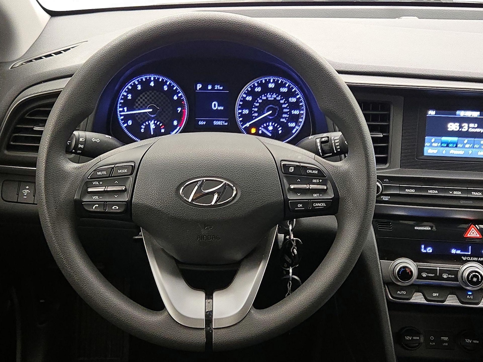 2020 Hyundai Elantra SE - Photo 11