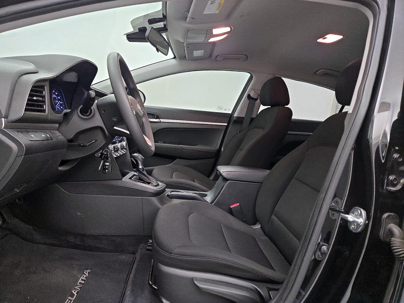 2020 Hyundai Elantra SE - Photo 12