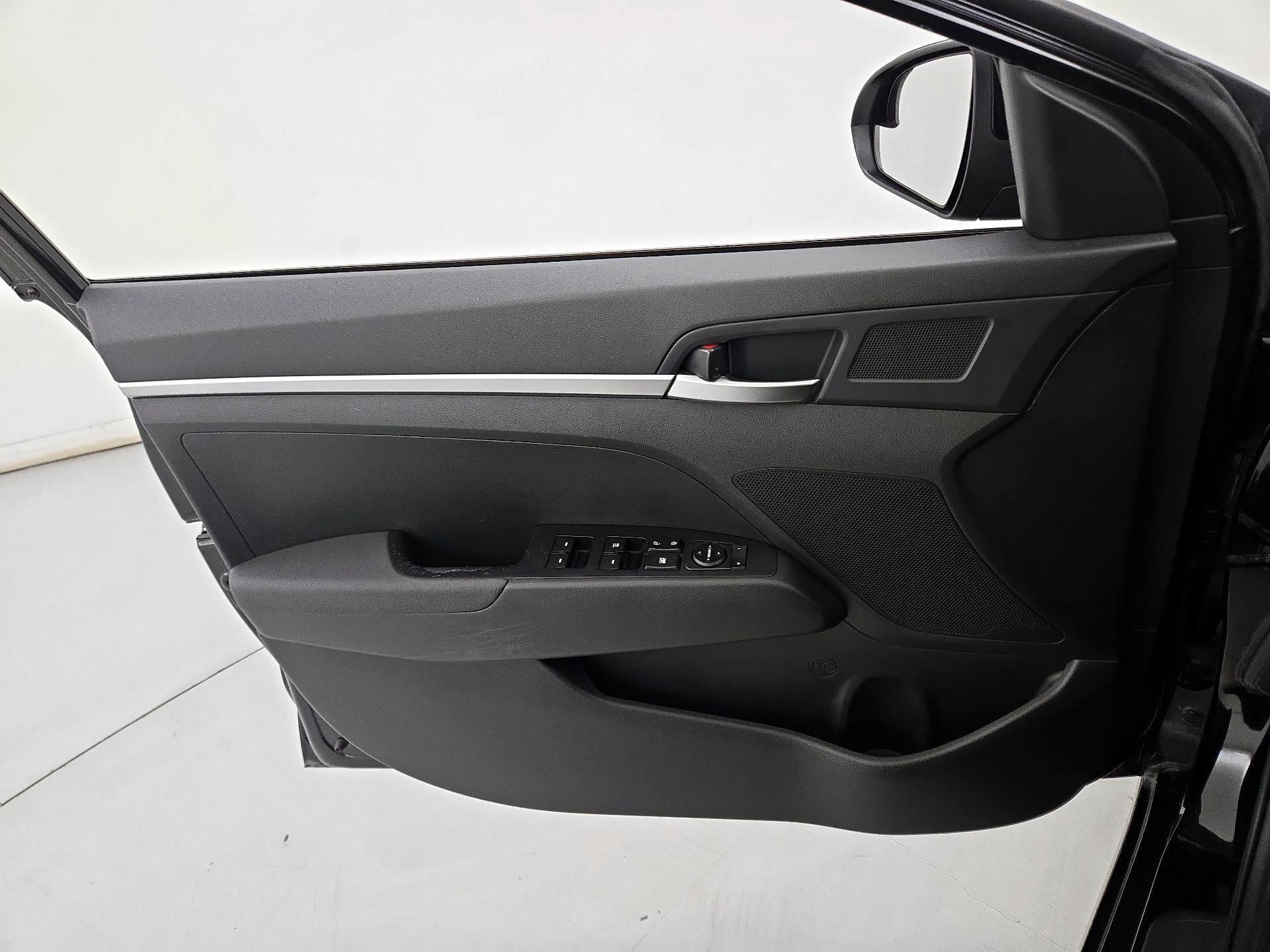 Thumbnail: 2020 Hyundai Elantra - 12