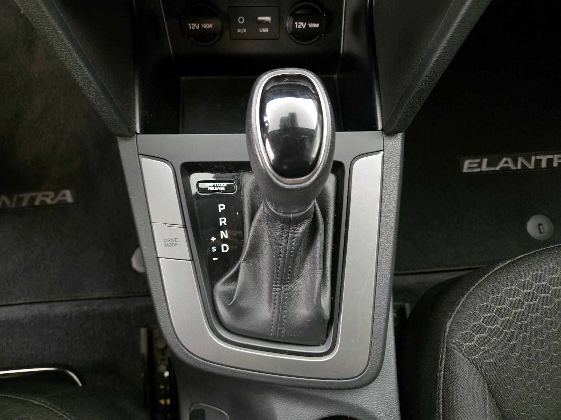 Thumbnail: 2020 Hyundai Elantra - 17