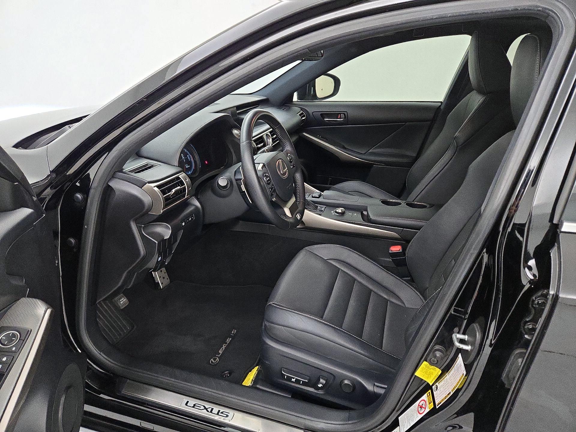 Thumbnail: 2015 Lexus IS - 11