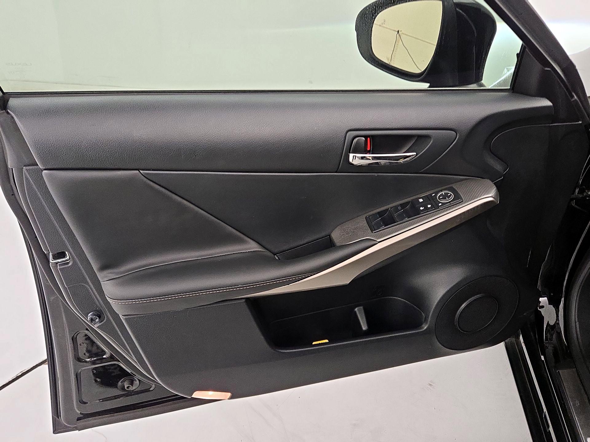 Thumbnail: 2015 Lexus IS - 12