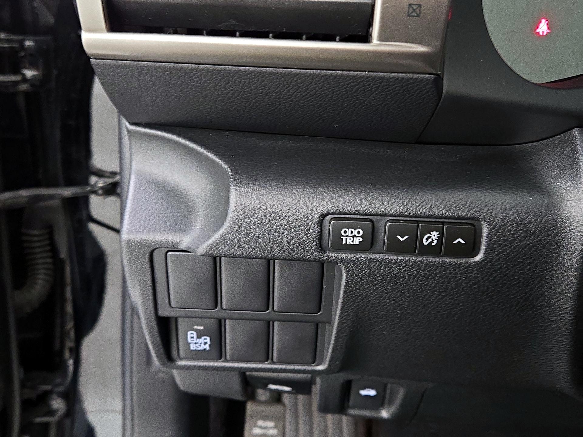 Thumbnail: 2015 Lexus IS - 13