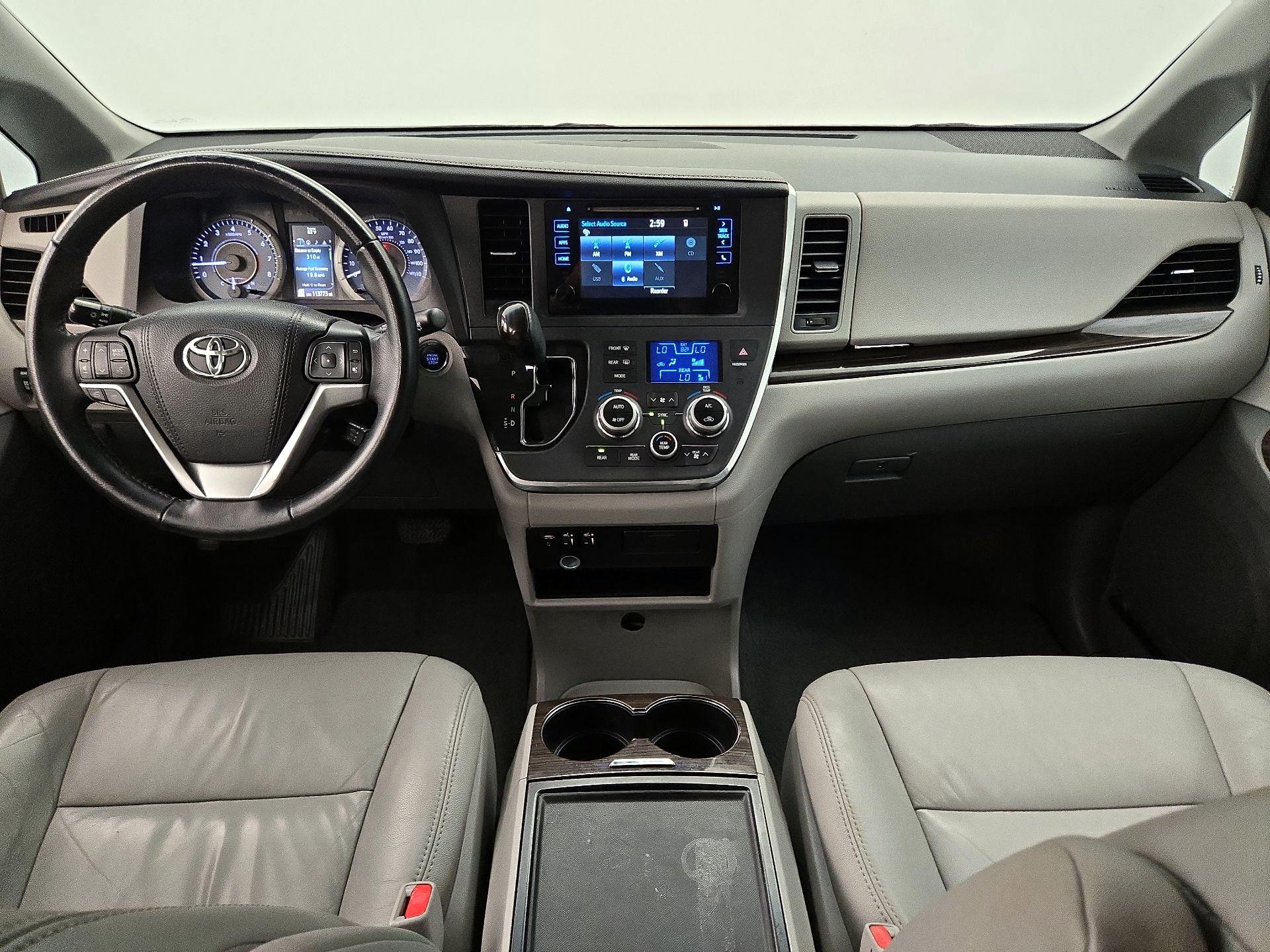 Thumbnail: 2015 Toyota Sienna - 9