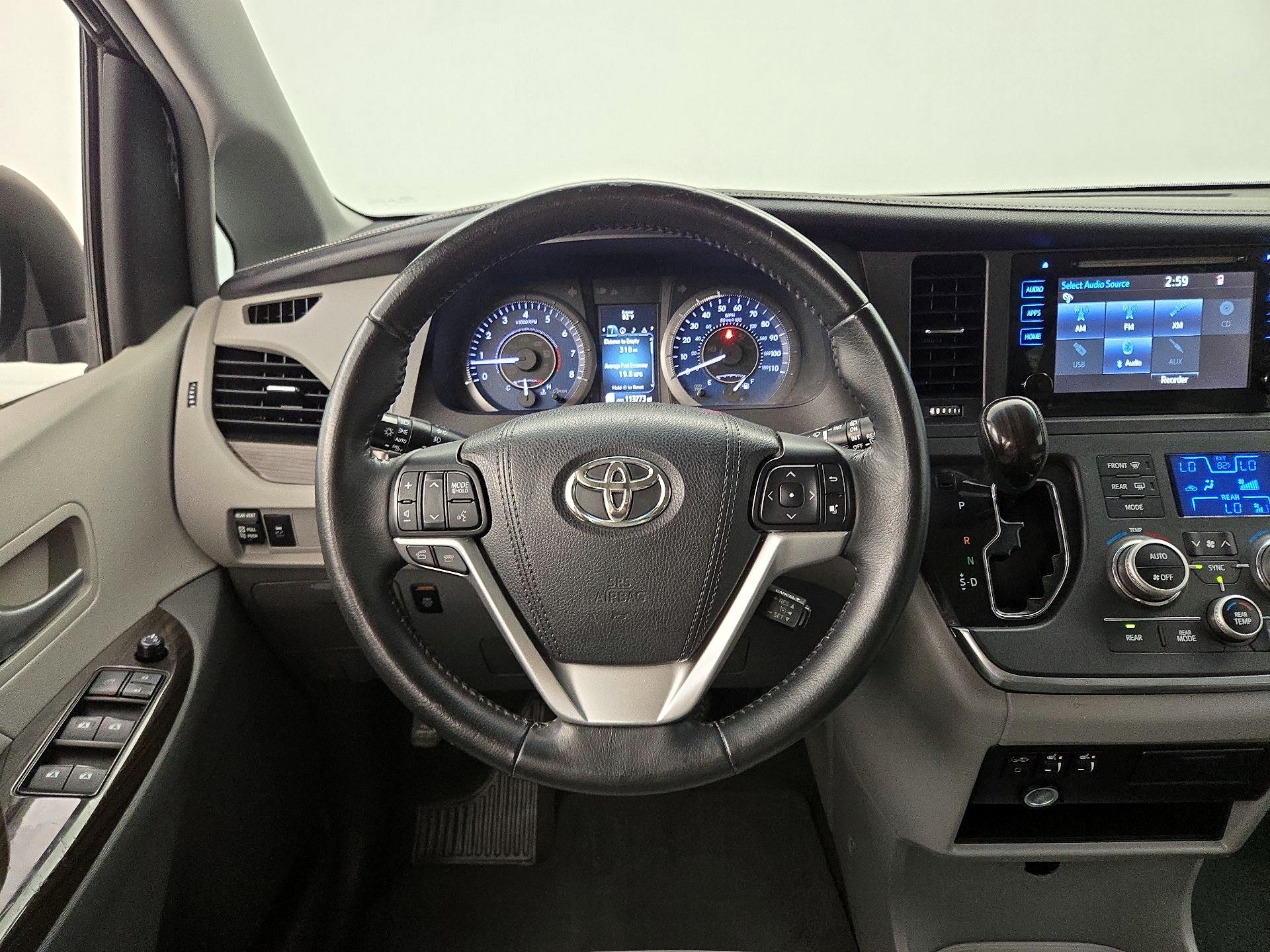 Thumbnail: 2015 Toyota Sienna - 10