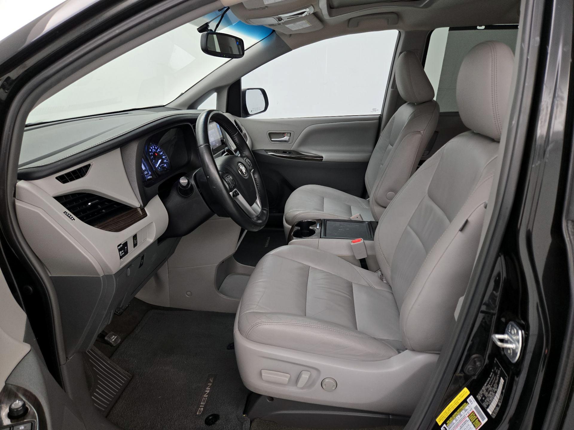 Thumbnail: 2015 Toyota Sienna - 11