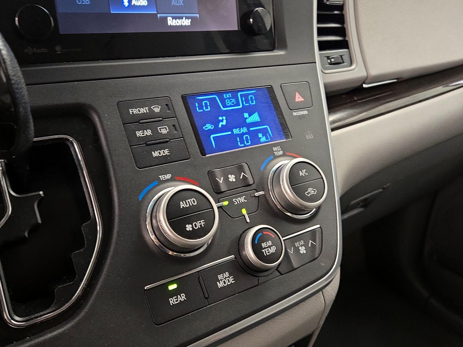 Thumbnail: 2015 Toyota Sienna - 16