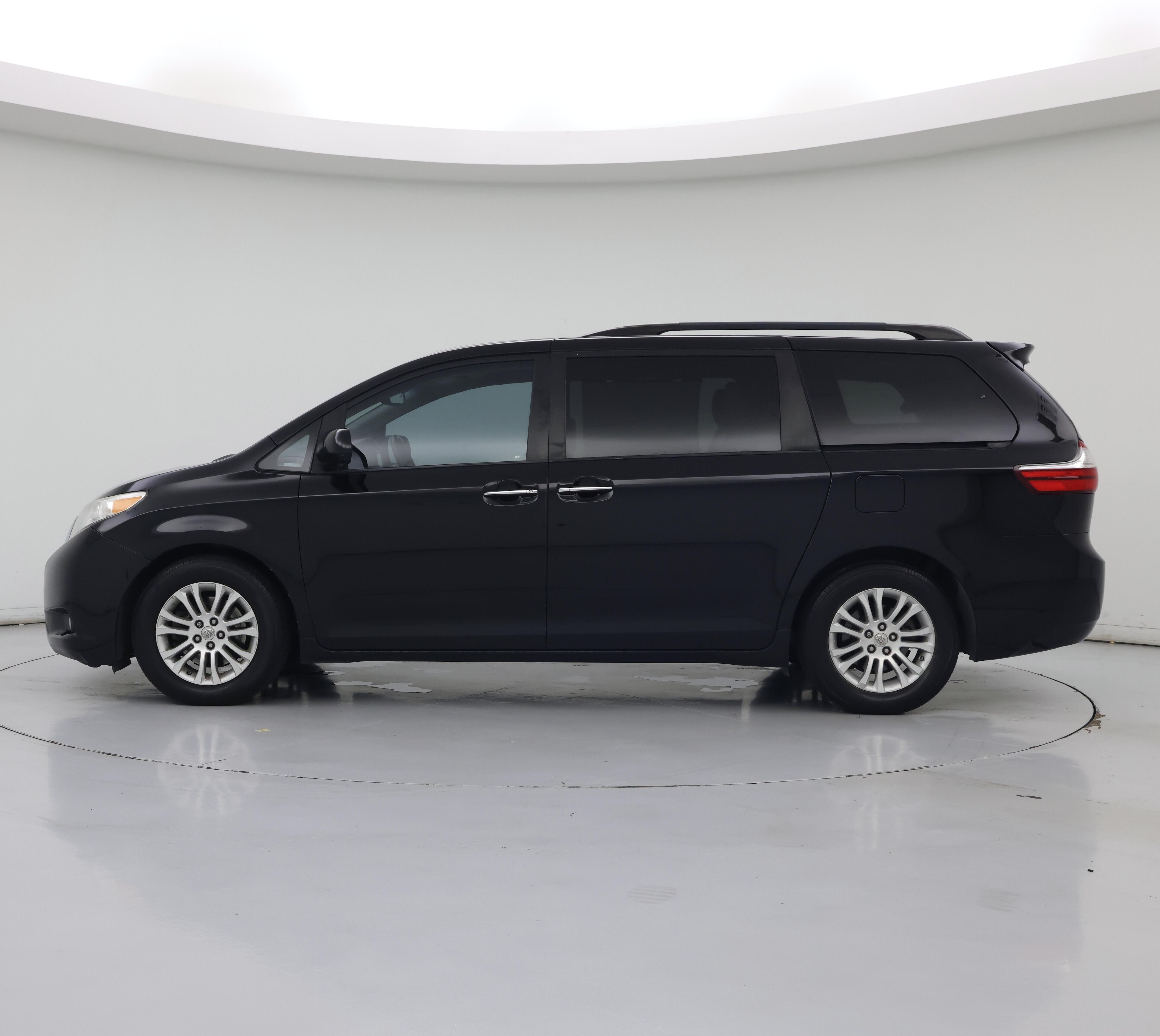 Thumbnail: 2015 Toyota Sienna - 3