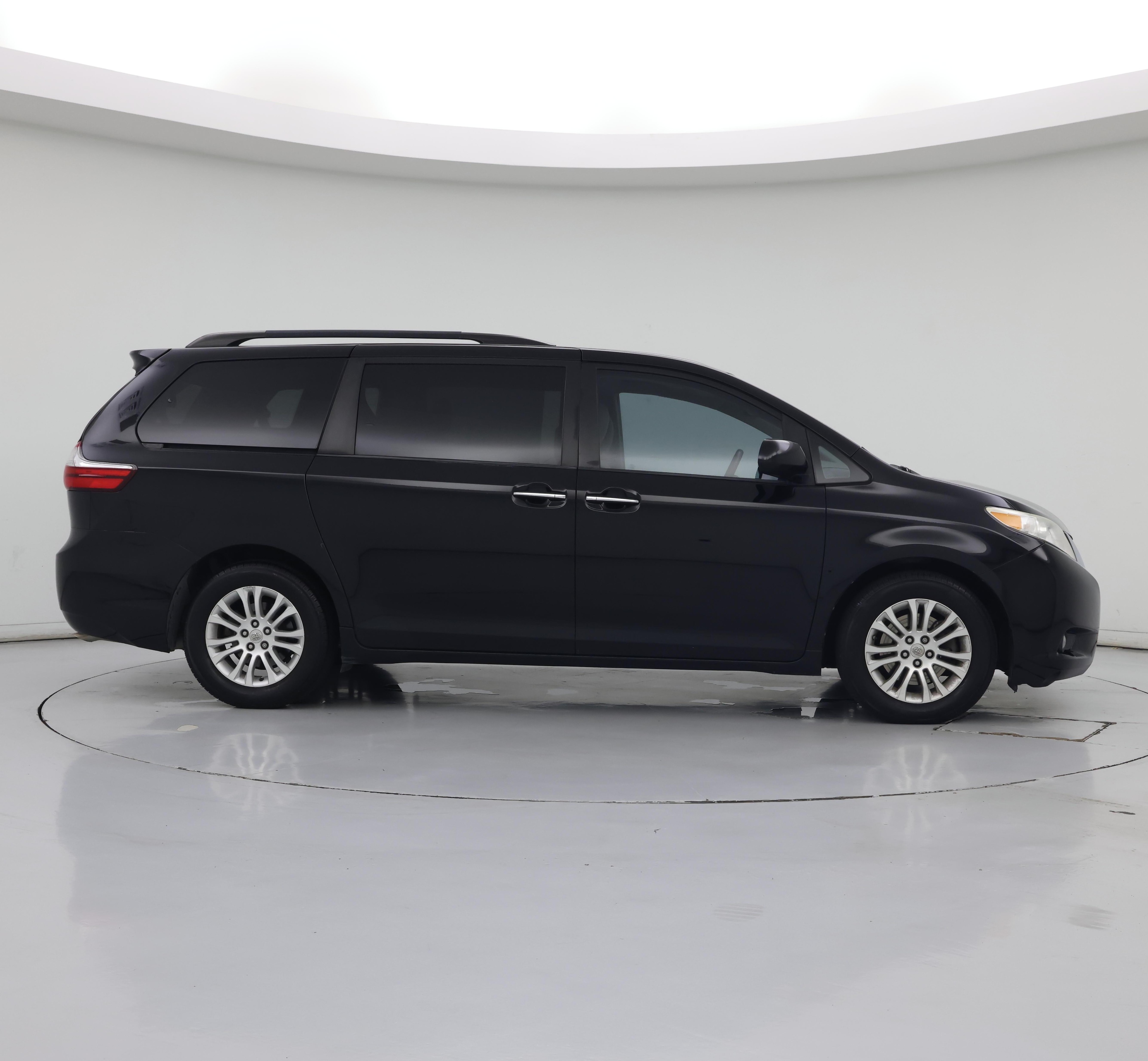 Thumbnail: 2015 Toyota Sienna - 7