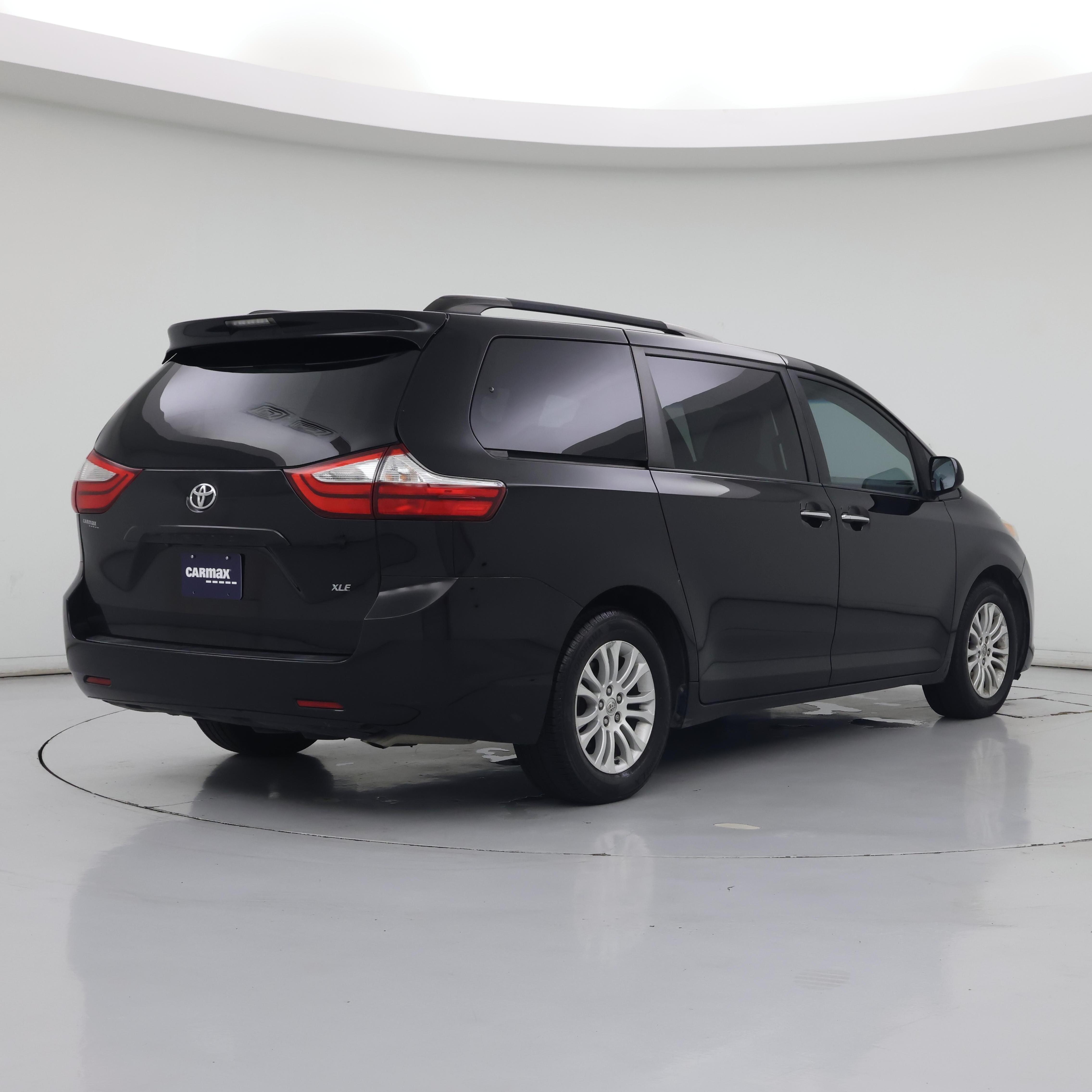 Thumbnail: 2015 Toyota Sienna - 8