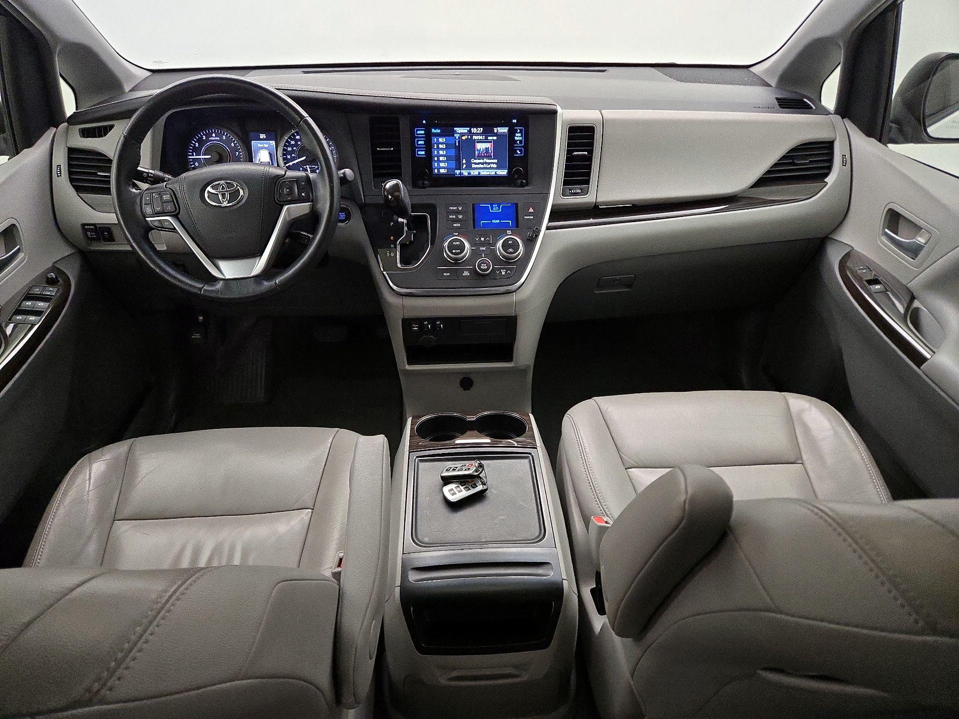 Thumbnail: 2015 Toyota Sienna - 9