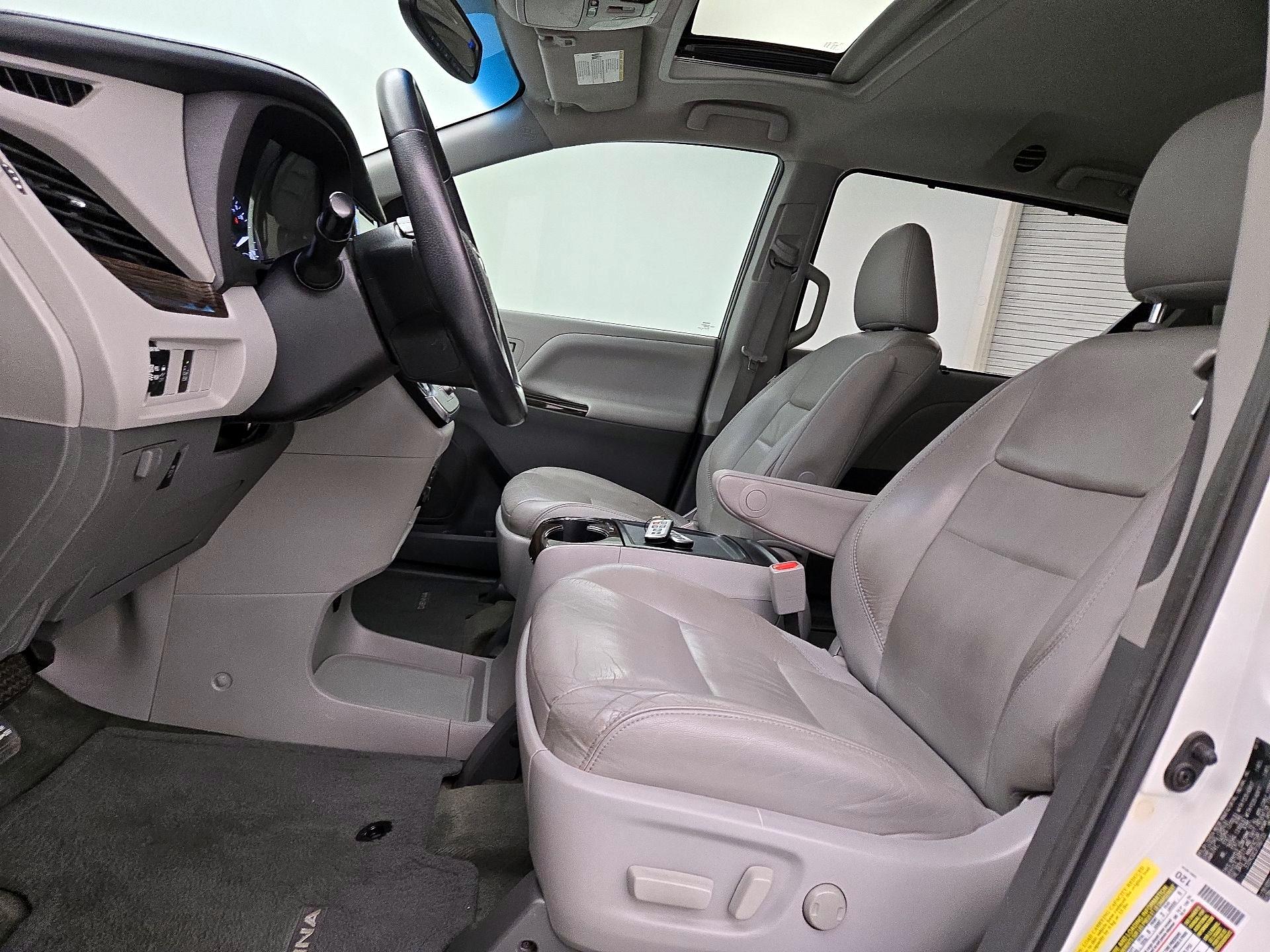 Thumbnail: 2015 Toyota Sienna - 11
