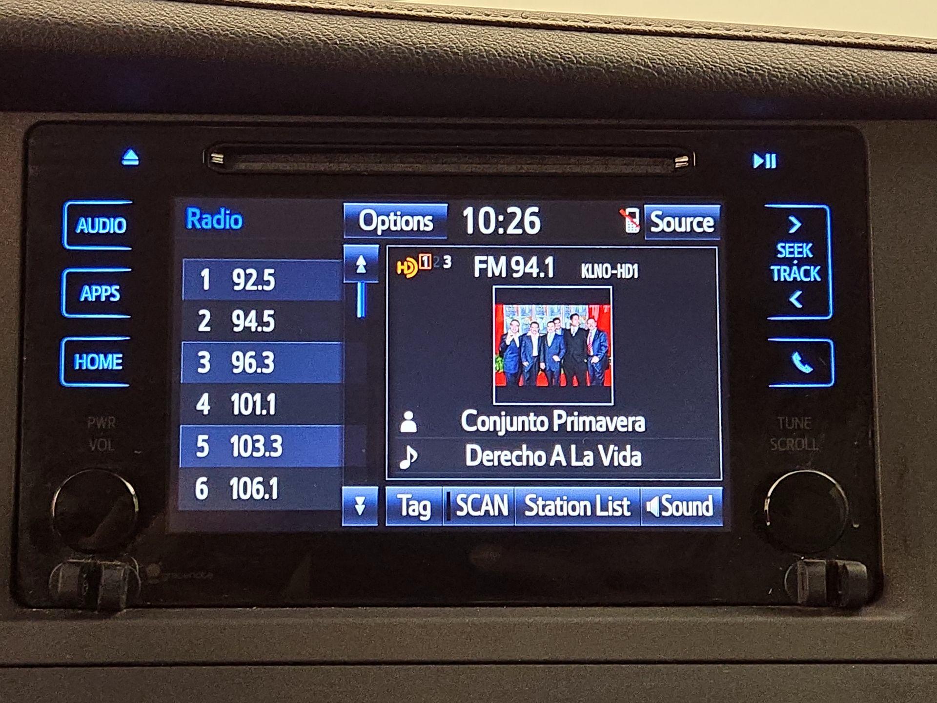 Thumbnail: 2015 Toyota Sienna - 15