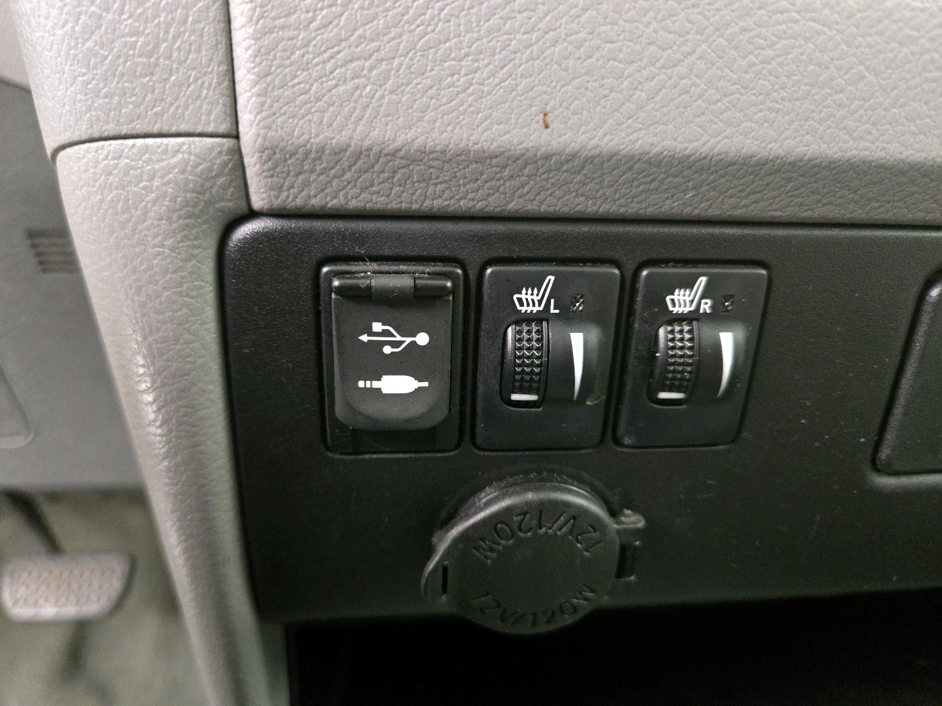 Thumbnail: 2015 Toyota Sienna - 18