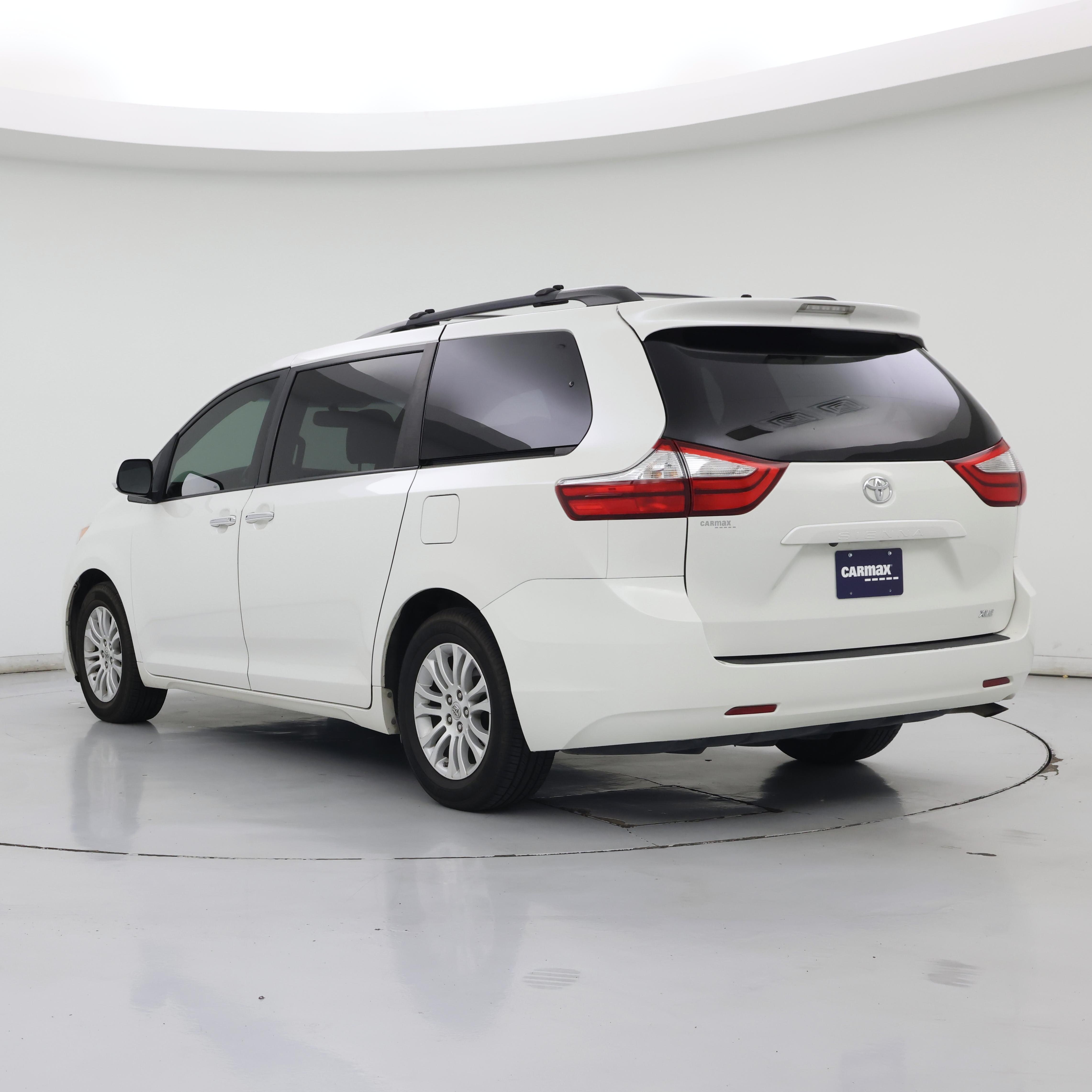 Thumbnail: 2015 Toyota Sienna - 2