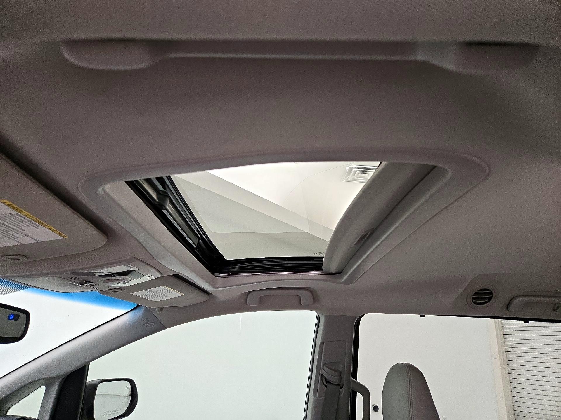 Thumbnail: 2015 Toyota Sienna - 19