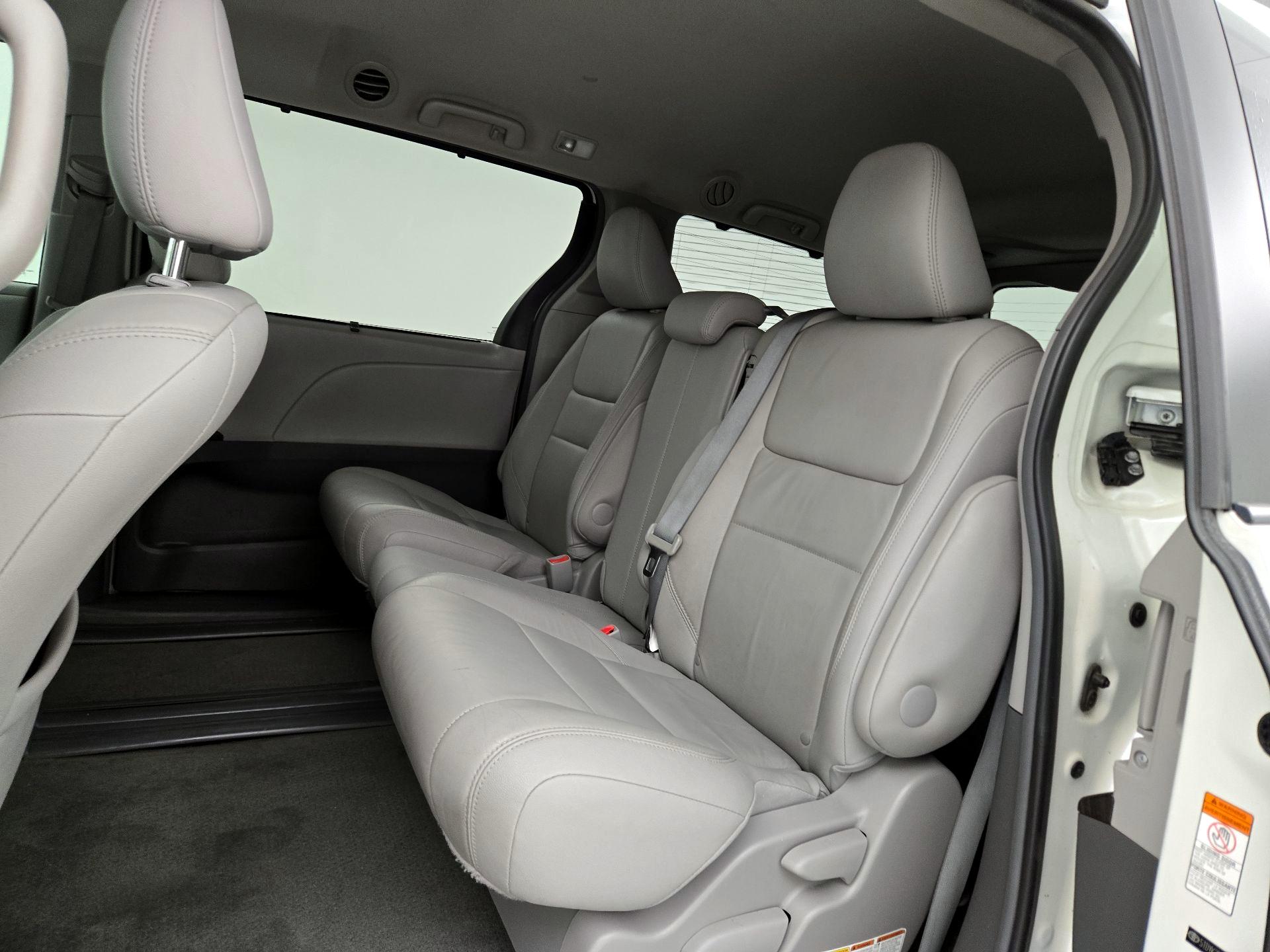Thumbnail: 2015 Toyota Sienna - 20
