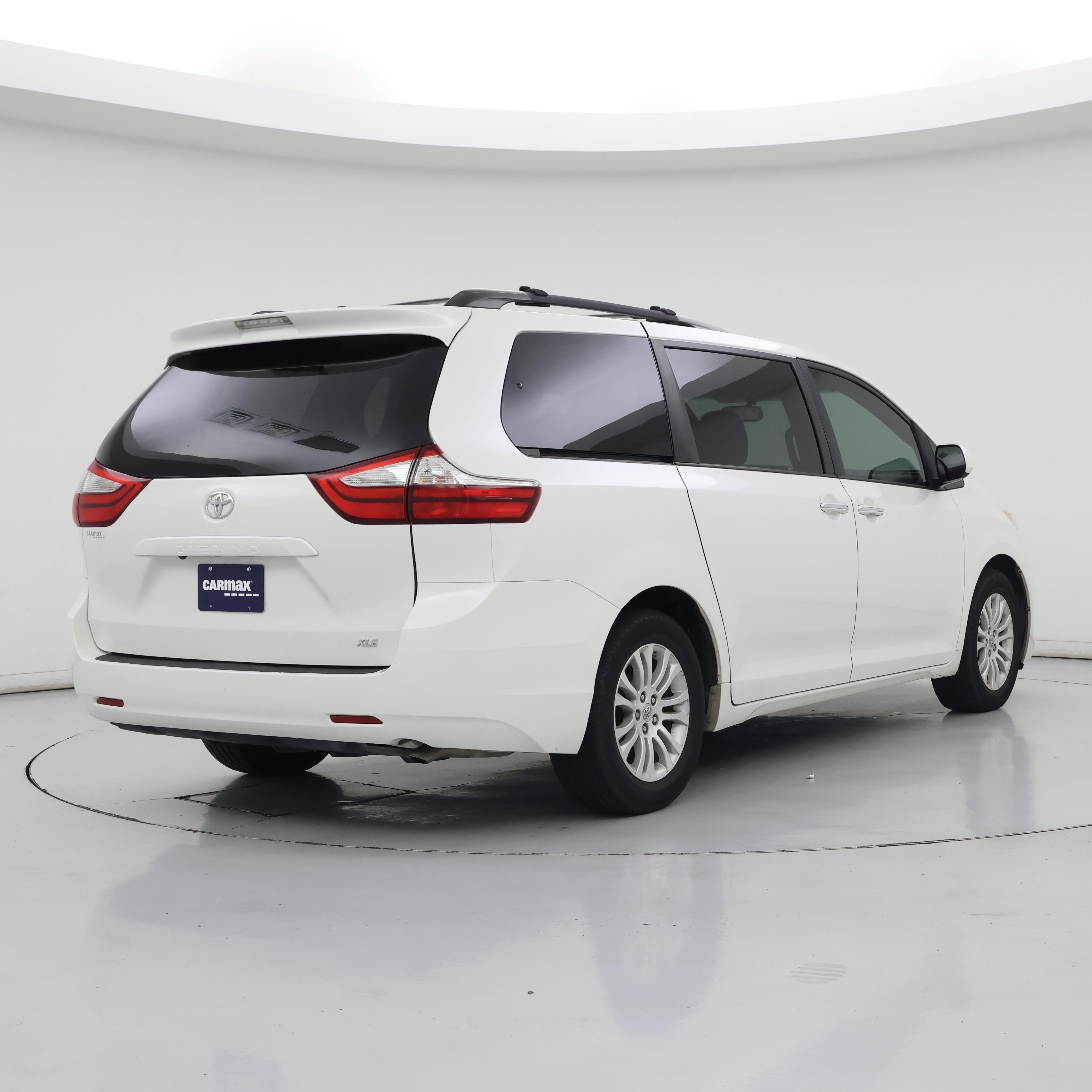 Thumbnail: 2015 Toyota Sienna - 8