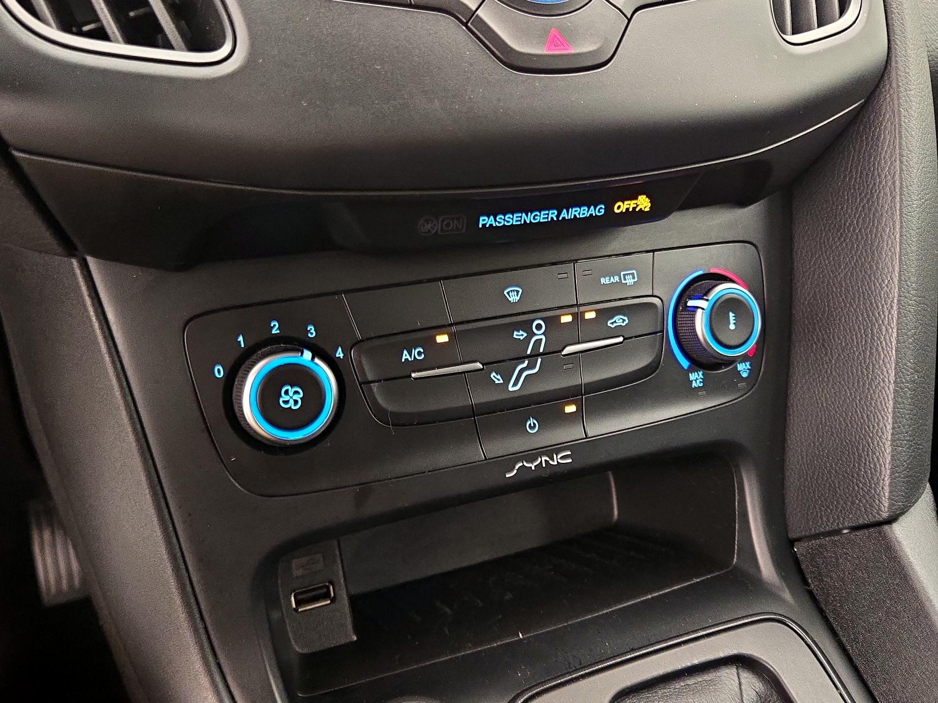 Thumbnail: 2016 Ford Focus - 16