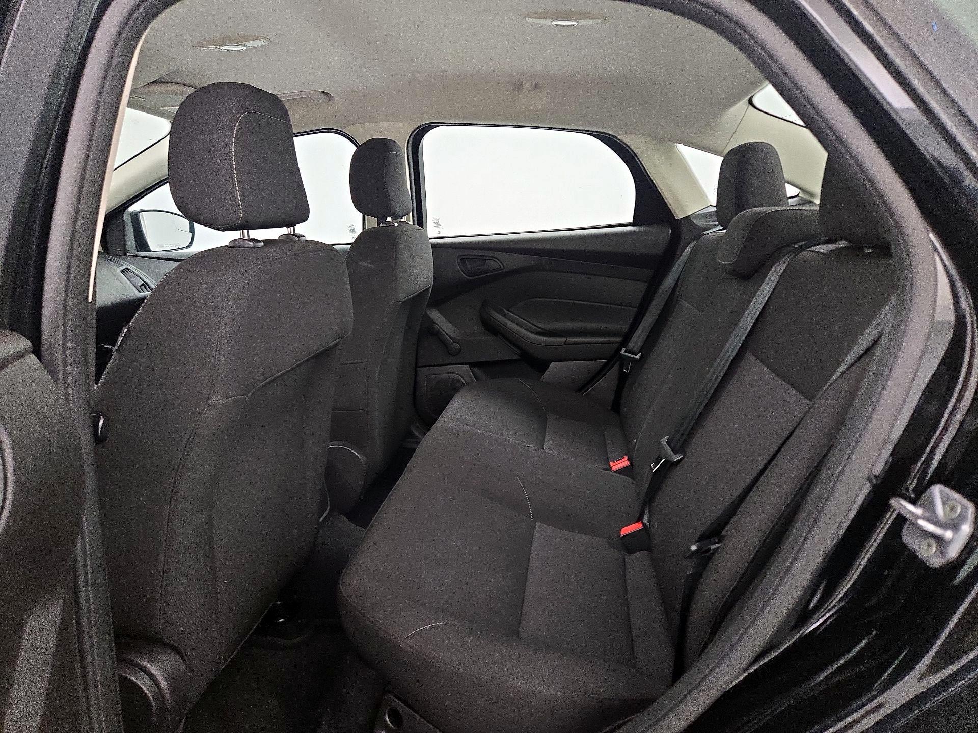 Thumbnail: 2016 Ford Focus - 19