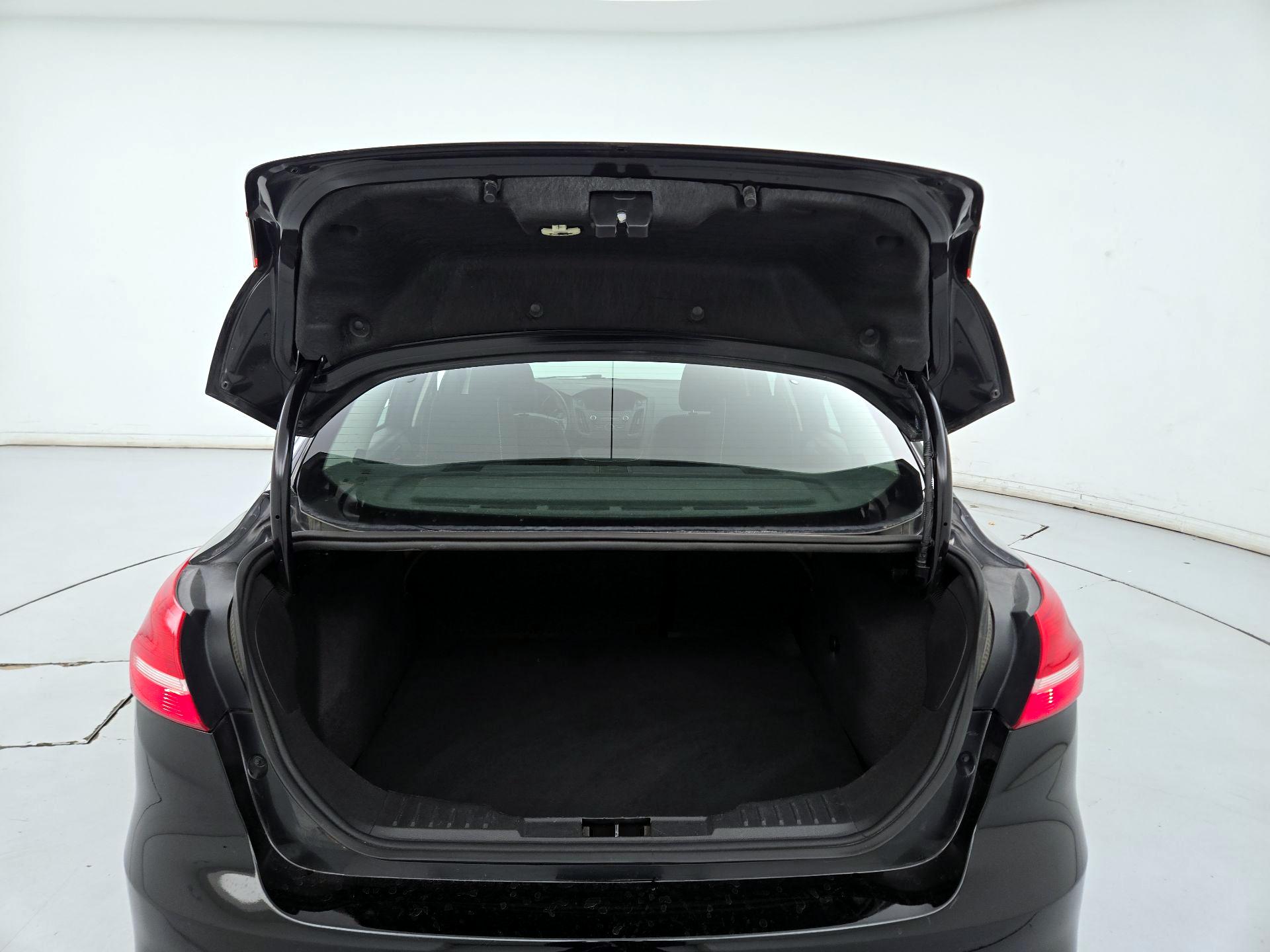 Thumbnail: 2016 Ford Focus - 20