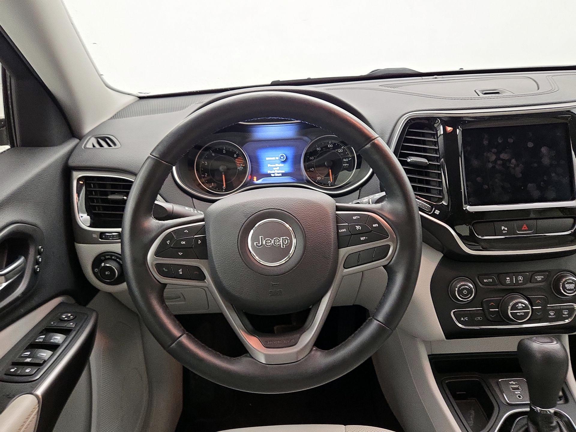 Thumbnail: 2019 Jeep Cherokee - 10