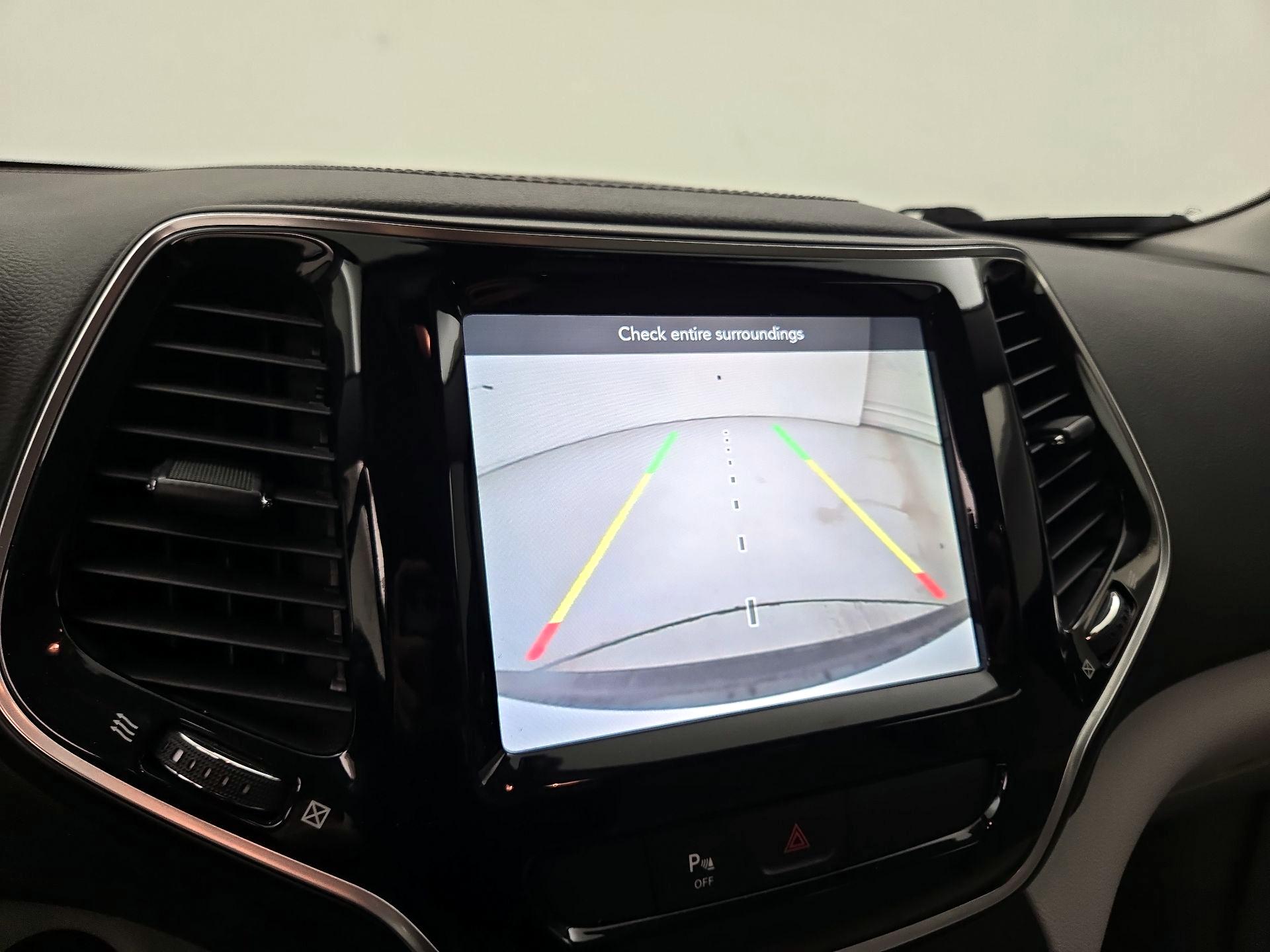 Thumbnail: 2019 Jeep Cherokee - 14