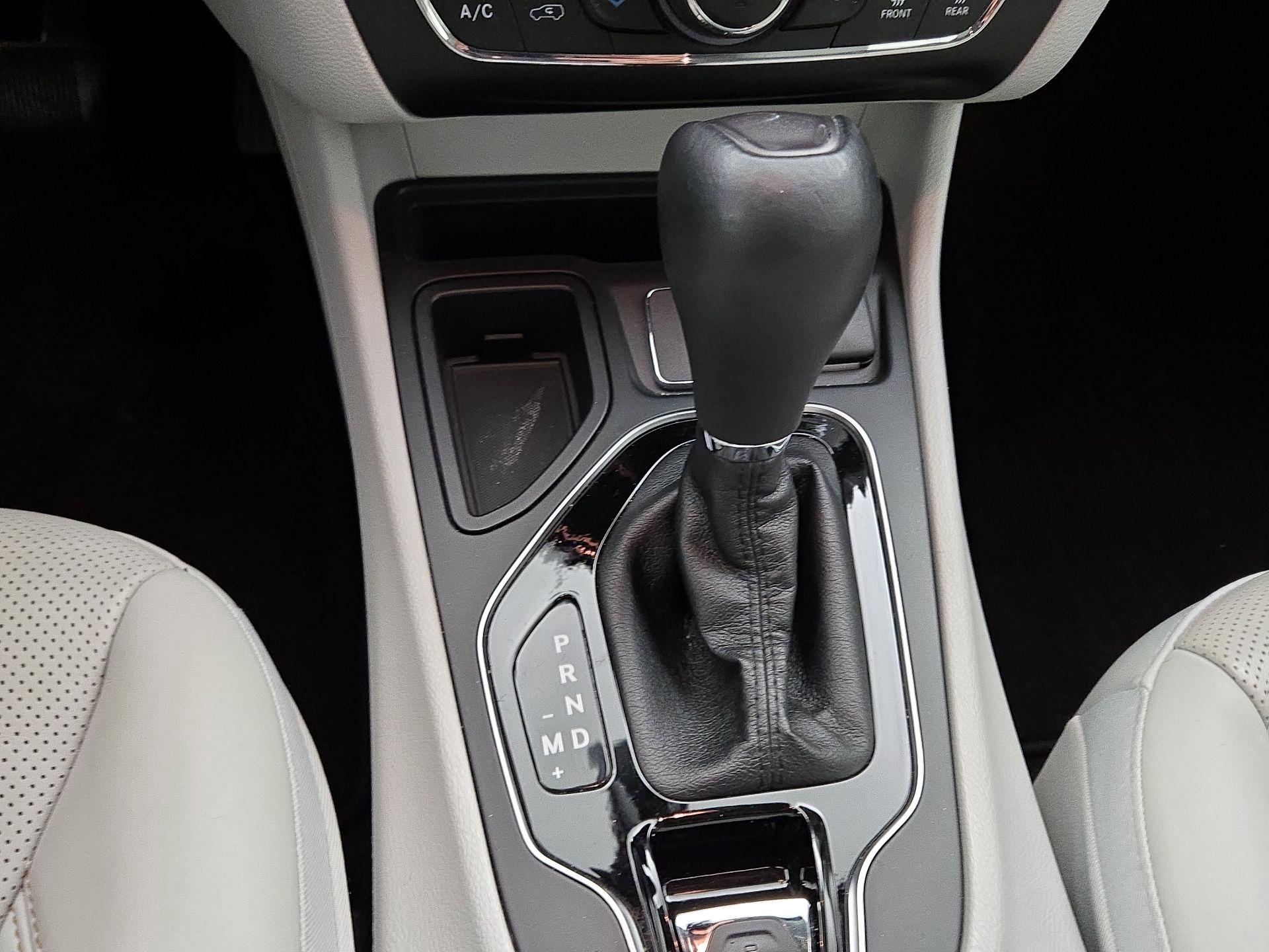 Thumbnail: 2019 Jeep Cherokee - 17