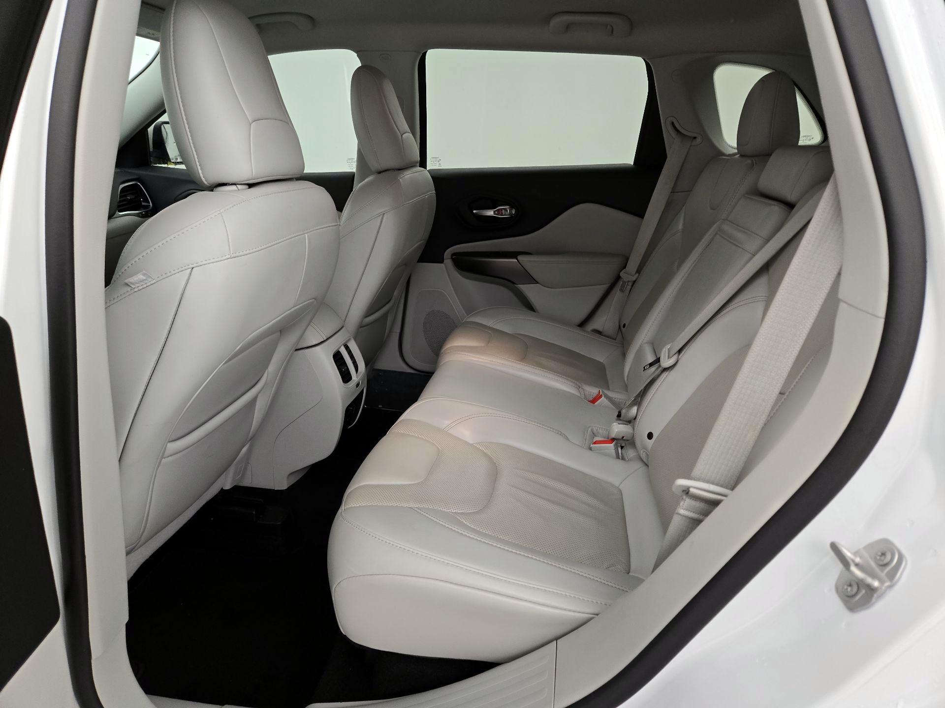 Thumbnail: 2019 Jeep Cherokee - 19