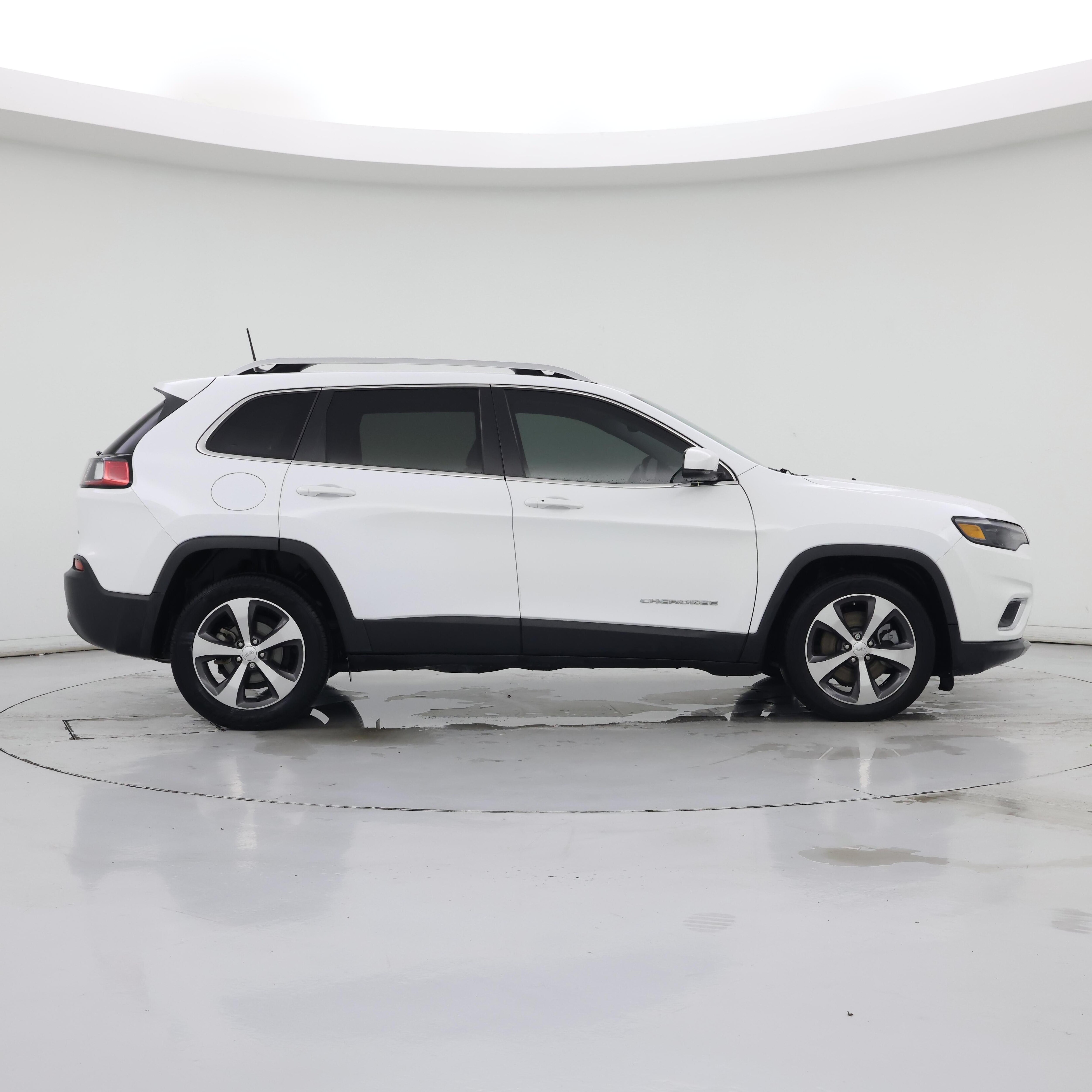 Thumbnail: 2019 Jeep Cherokee - 7