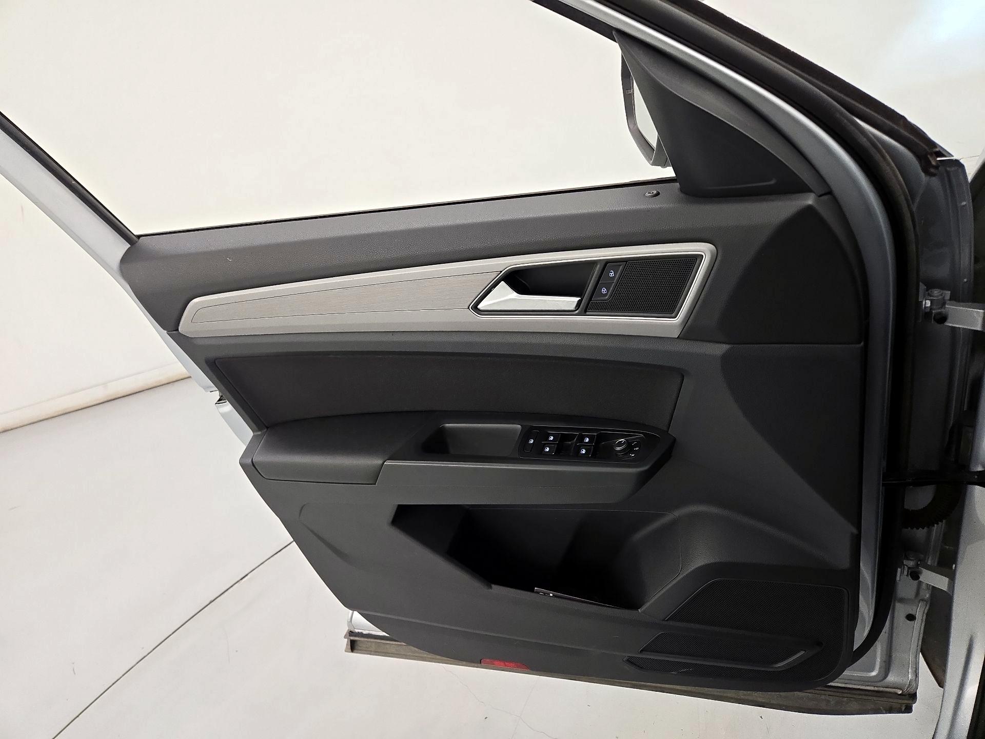 Thumbnail: 2018 Volkswagen Atlas - 12