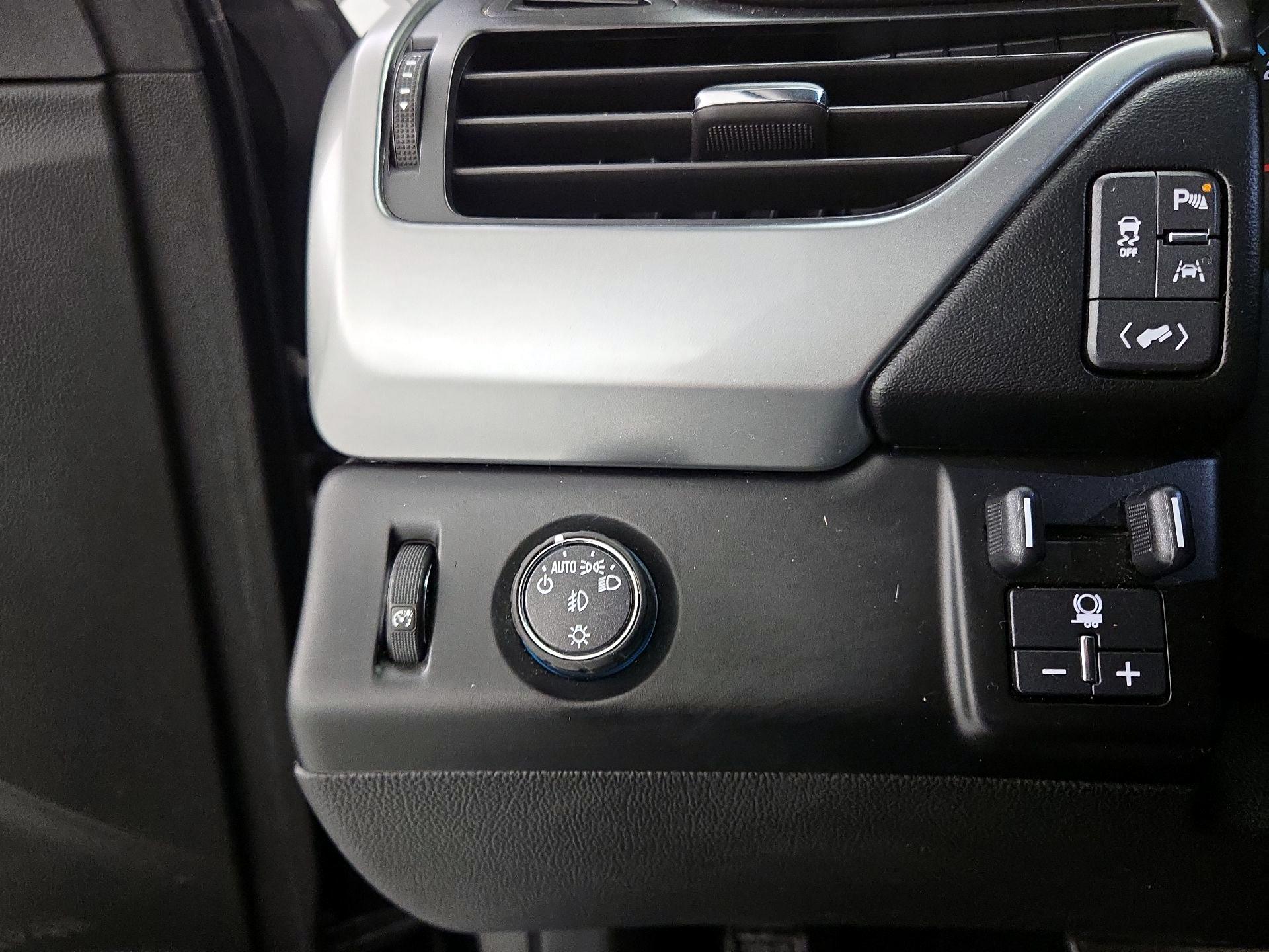 Thumbnail: 2017 Chevrolet Tahoe - 13