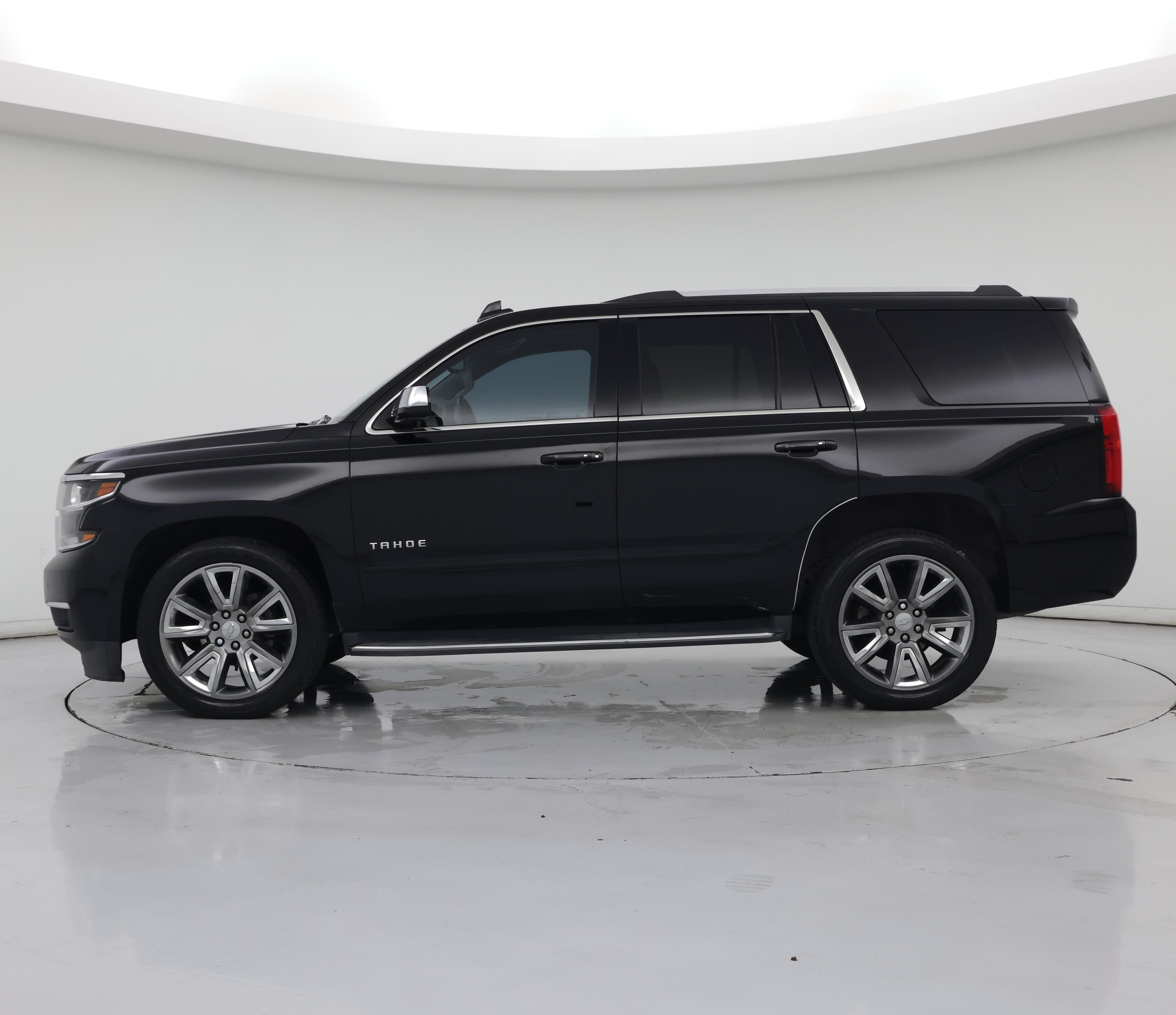 Thumbnail: 2017 Chevrolet Tahoe - 3