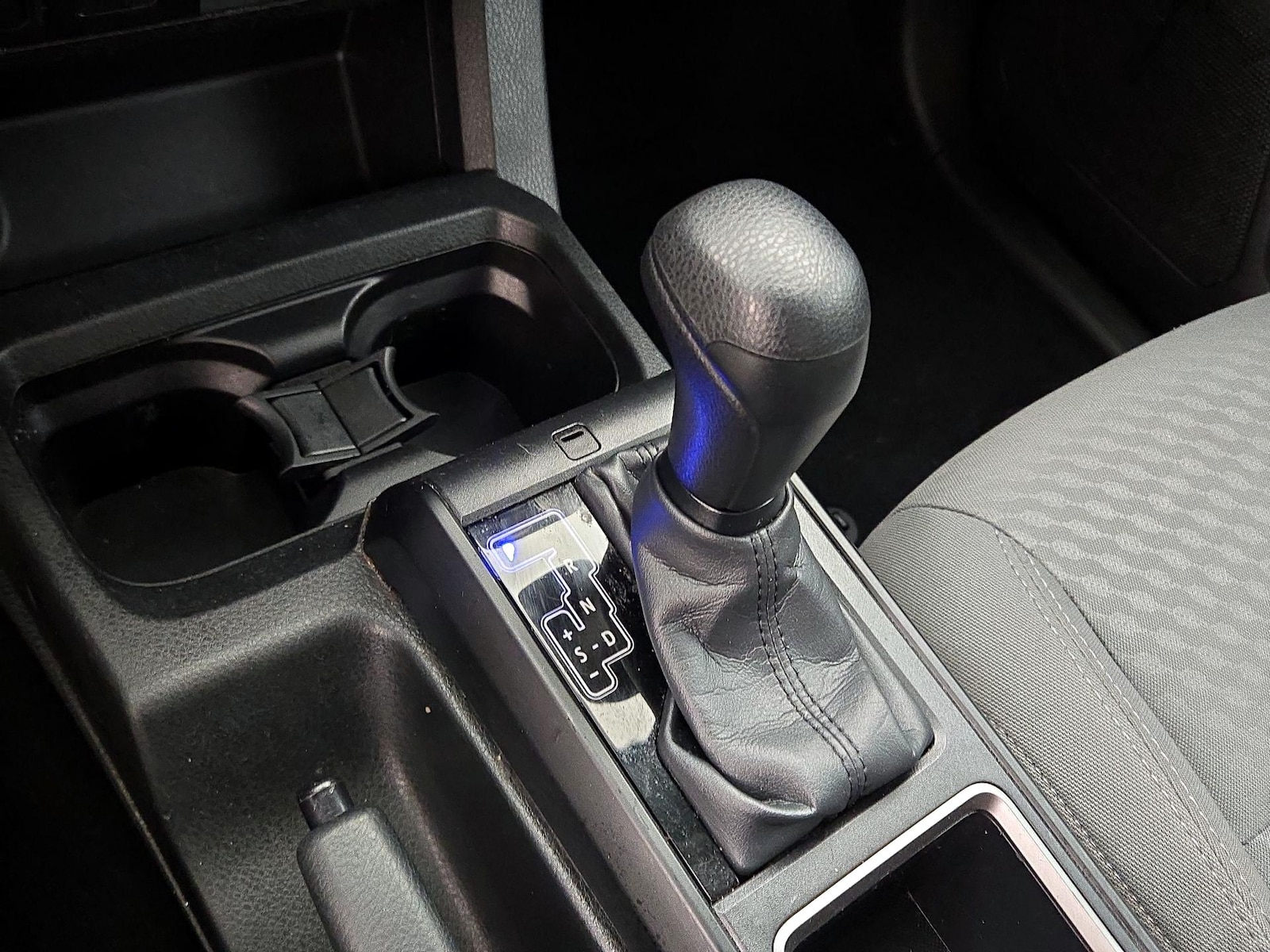 2022 Toyota Tacoma SR - Photo 18
