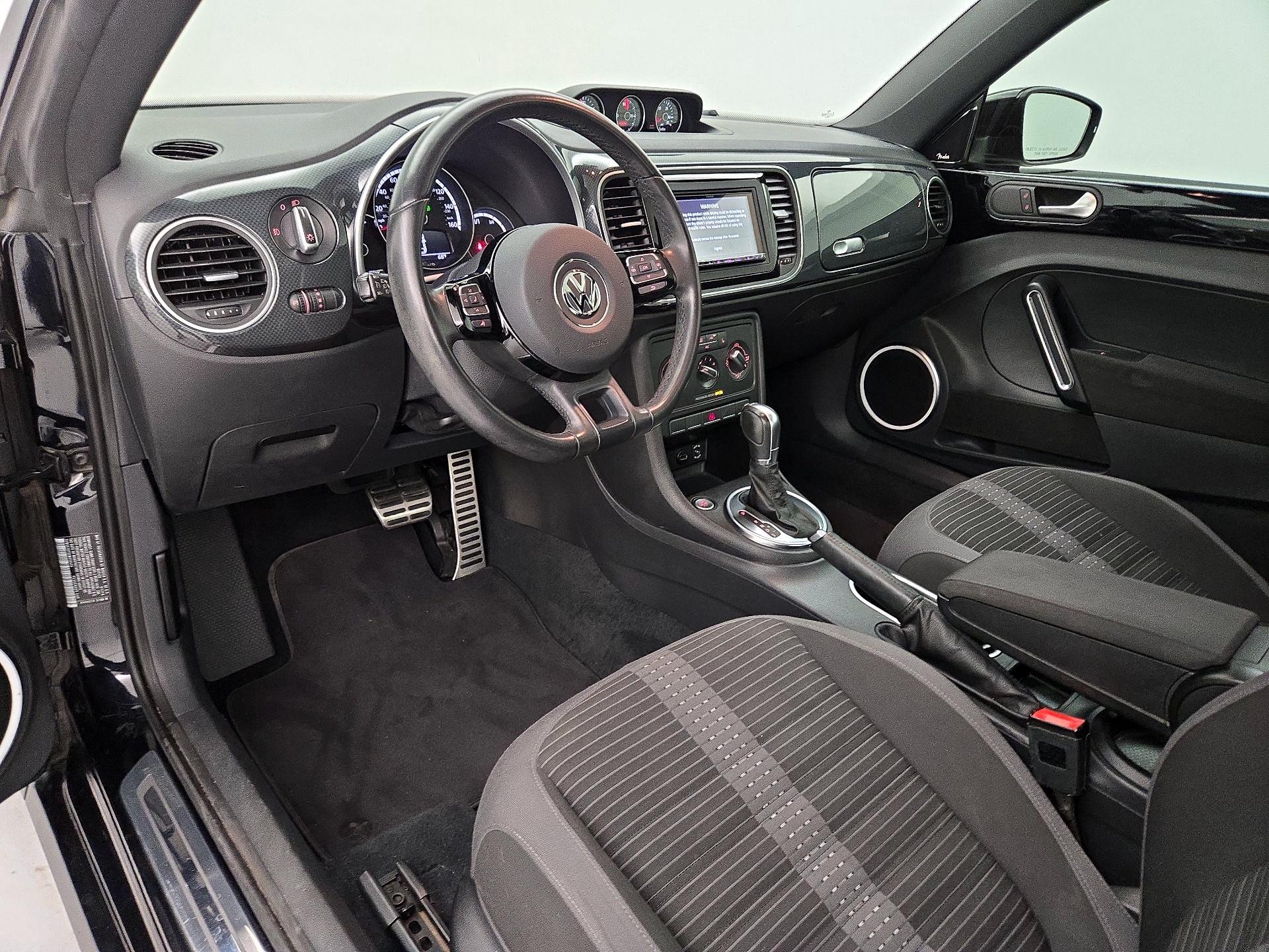 Thumbnail: 2014 Volkswagen Beetle - 9