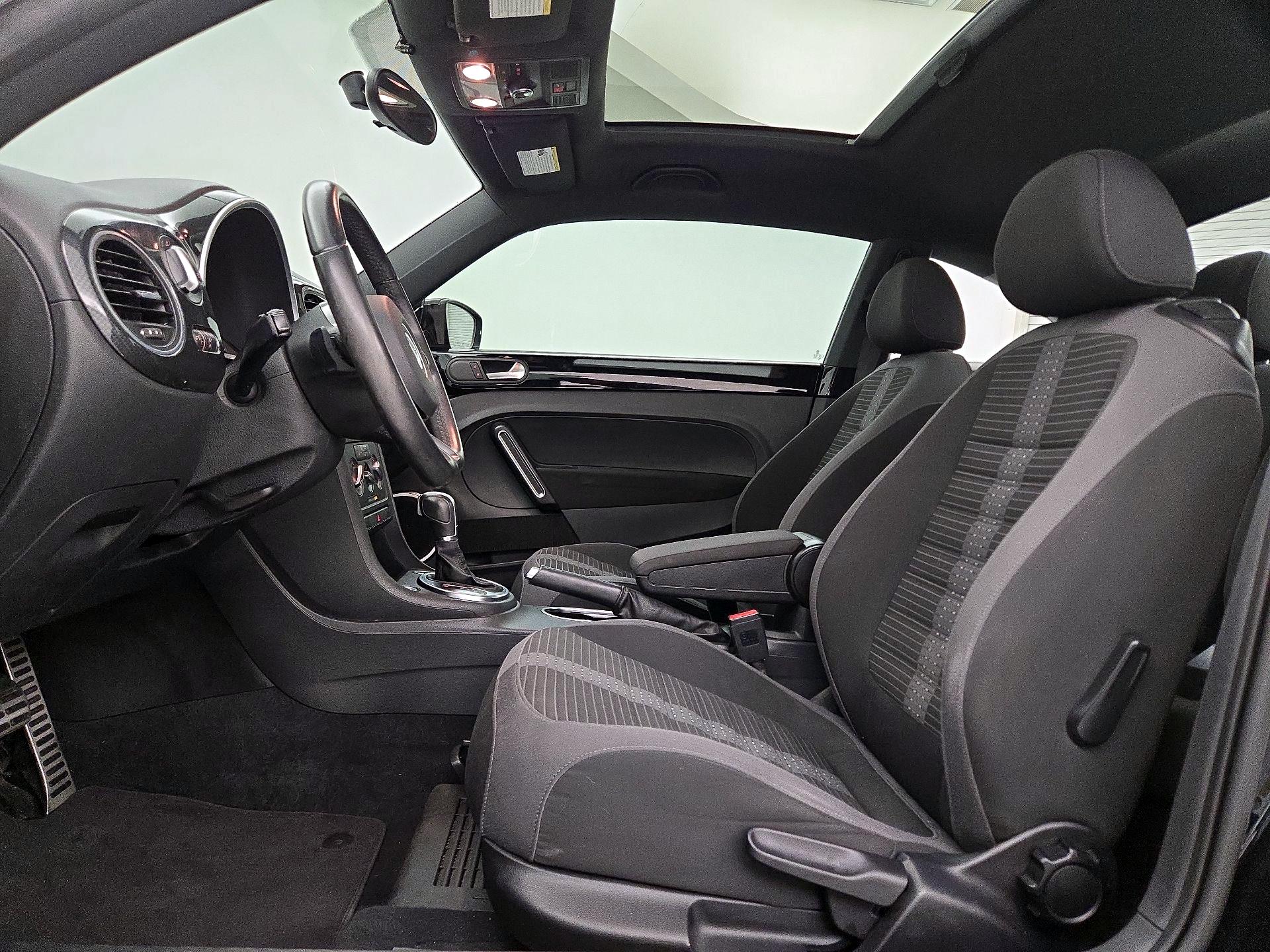 Thumbnail: 2014 Volkswagen Beetle - 11