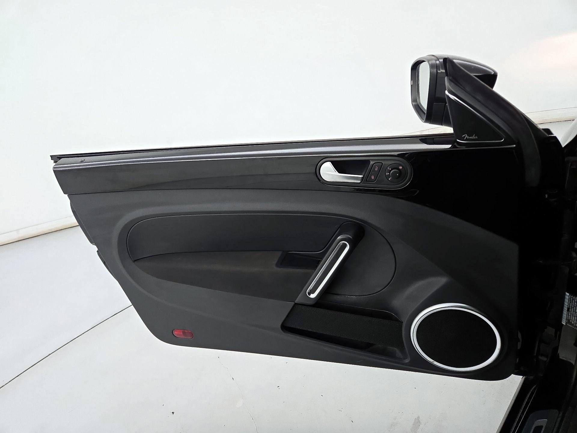 Thumbnail: 2014 Volkswagen Beetle - 12