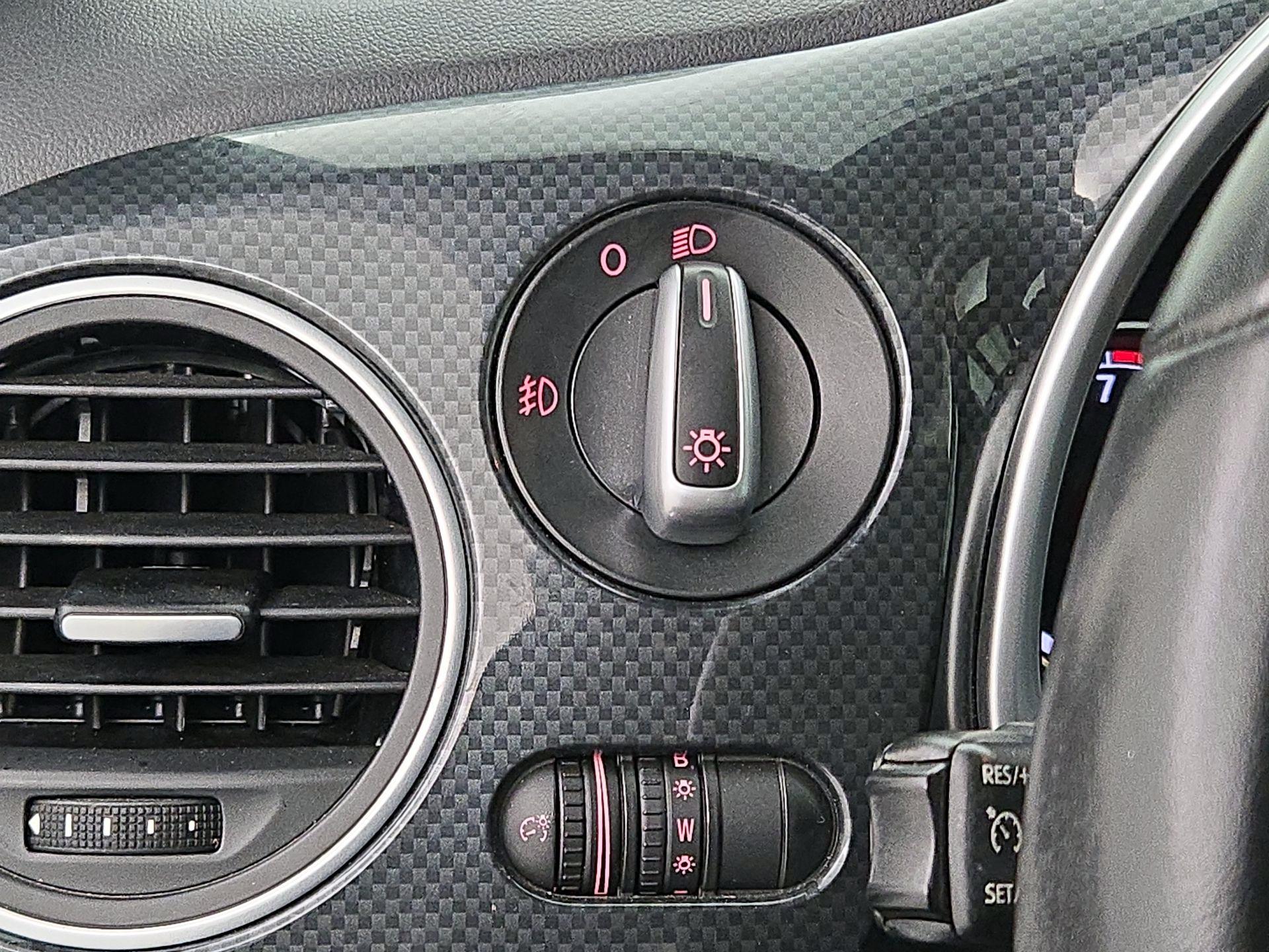 Thumbnail: 2014 Volkswagen Beetle - 13