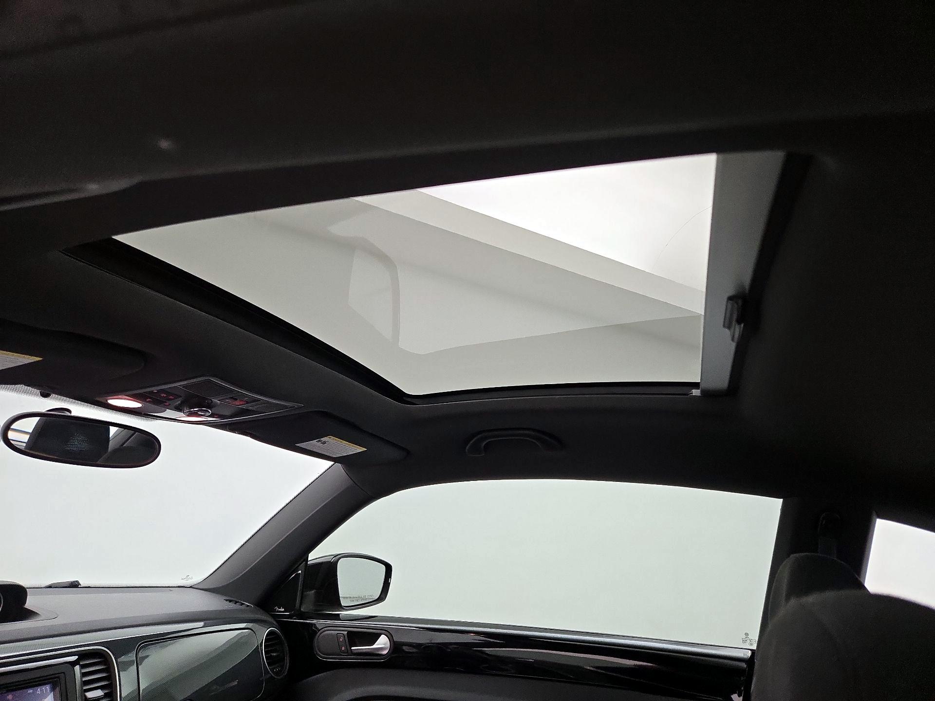 Thumbnail: 2014 Volkswagen Beetle - 18